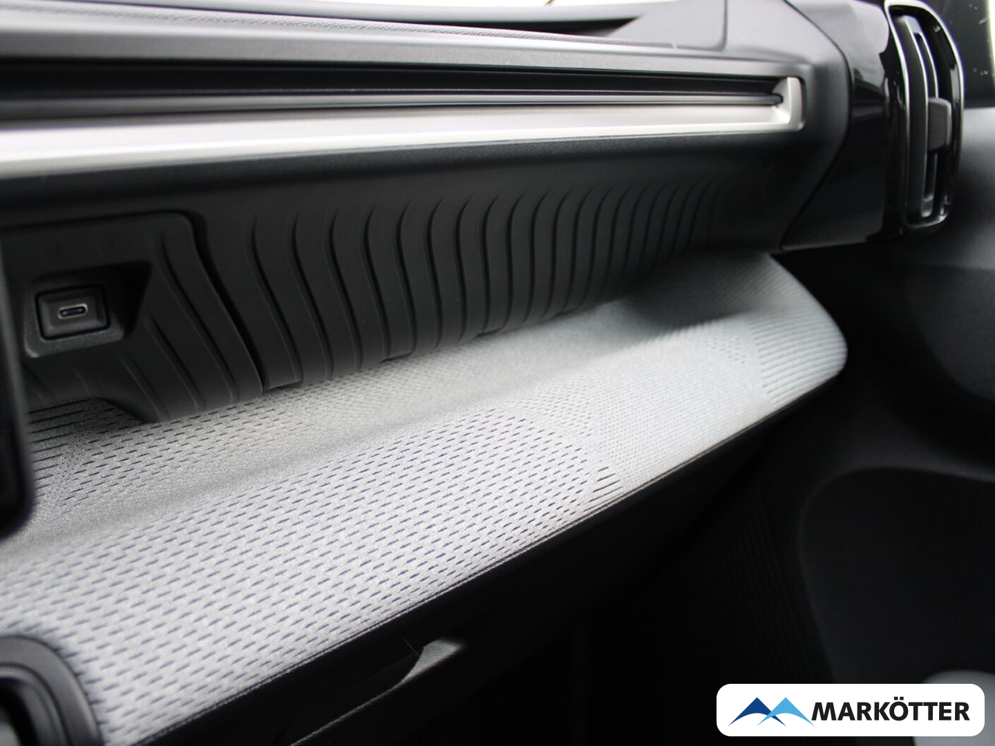Fahrzeugabbildung Citroen C3 e 113 MAX NAVI/PDC/11kW/LED/TEMPO