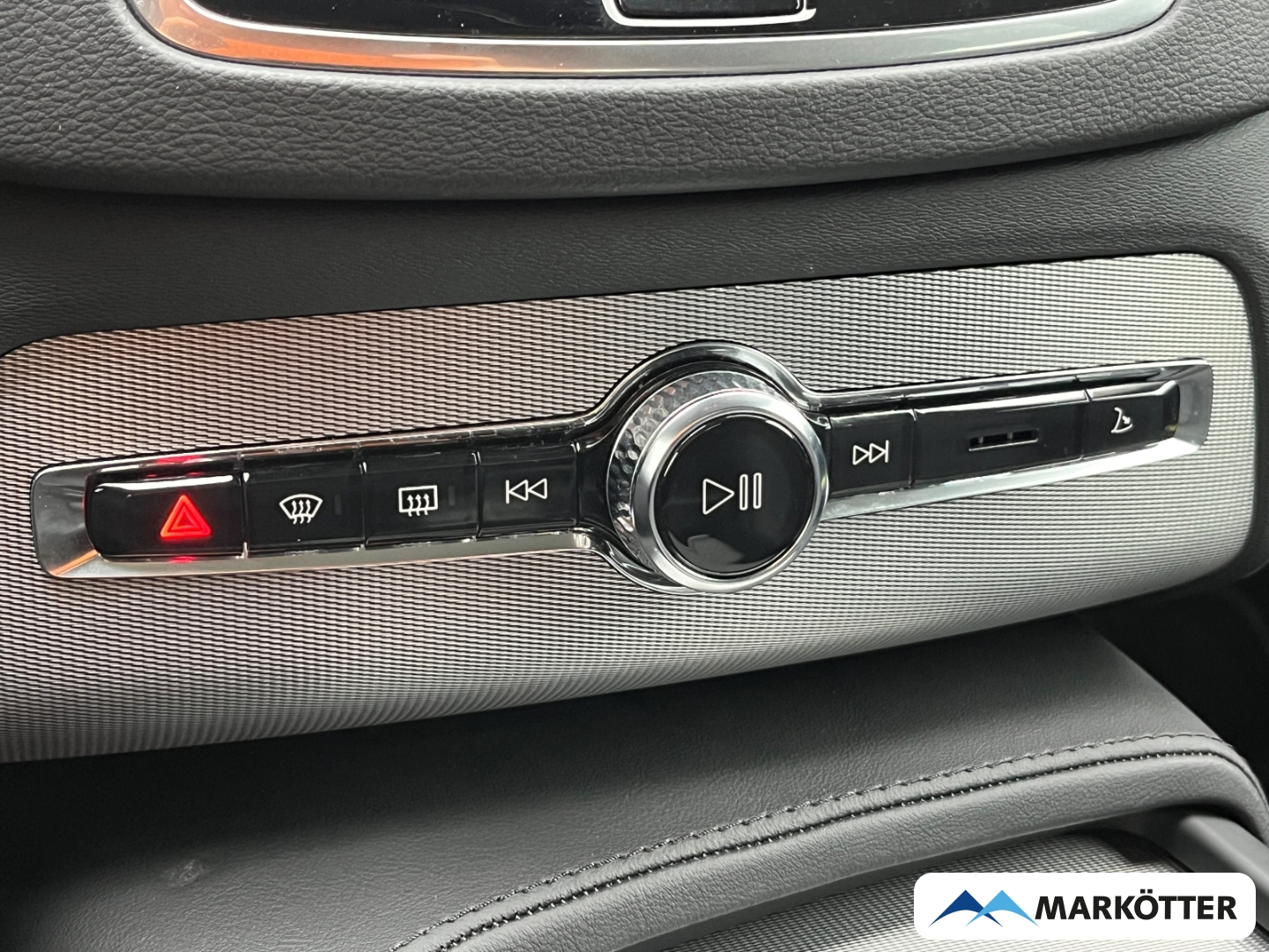 Fahrzeugabbildung Volvo XC90 T8 AWD Plus Dark ACC/H&K/360°/7-Sitze