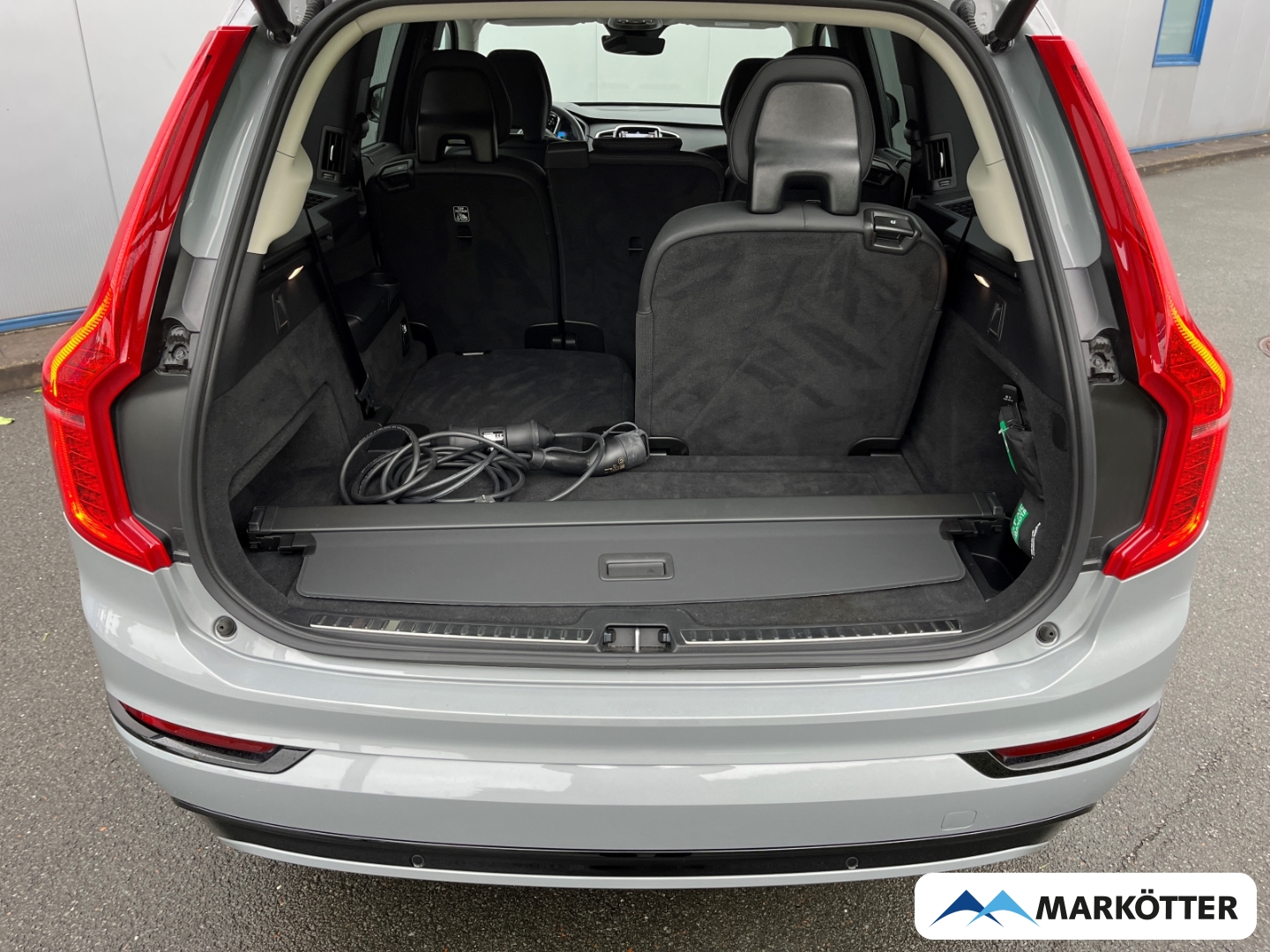 Fahrzeugabbildung Volvo XC90 T8 AWD Plus Dark ACC/H&K/360°/7-Sitze