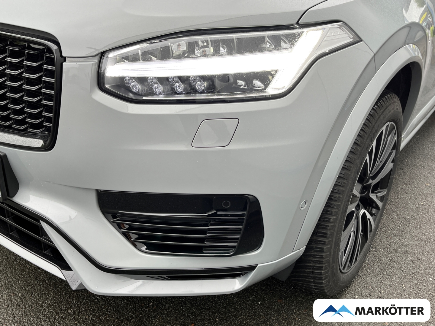 Fahrzeugabbildung Volvo XC90 T8 AWD Plus Dark ACC/H&K/360°/7-Sitze