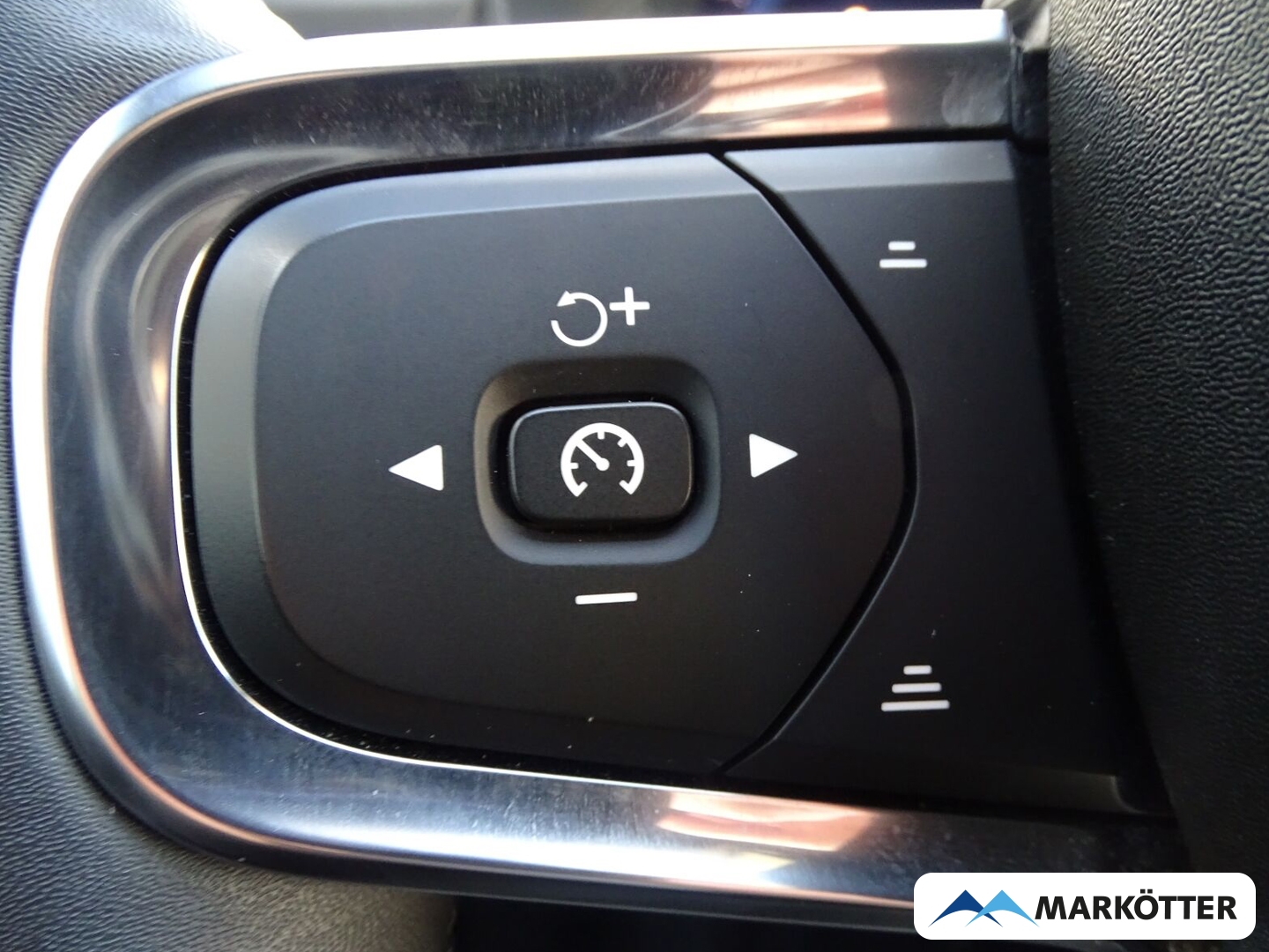 Fahrzeugabbildung Volvo XC40 Core Recharge Pure Electric RFK/StandHZG/LED