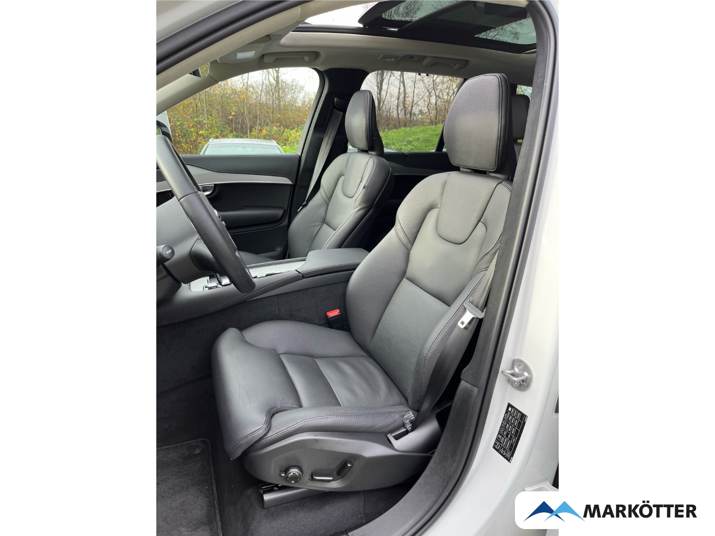 Fahrzeugabbildung Volvo XC90 T8 AWD Ultra Dark Recharge S-Dach/Luftfeder
