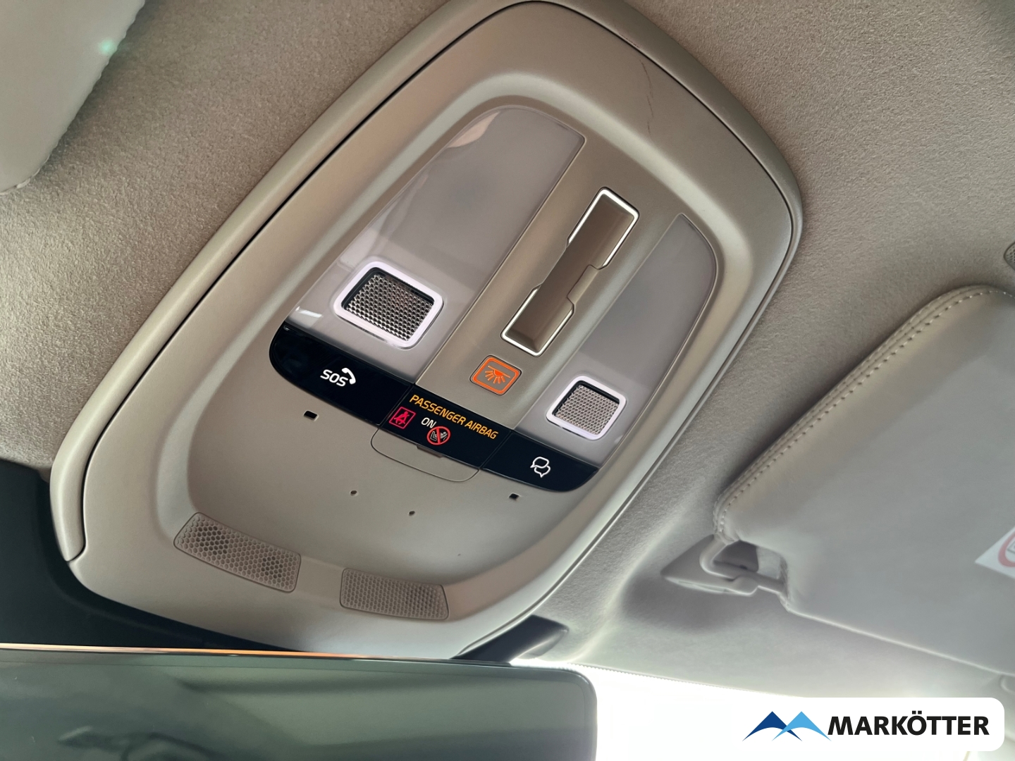 Fahrzeugabbildung Volvo XC90 T8 AWD Ultra Dark Recharge S-Dach/Luftfeder