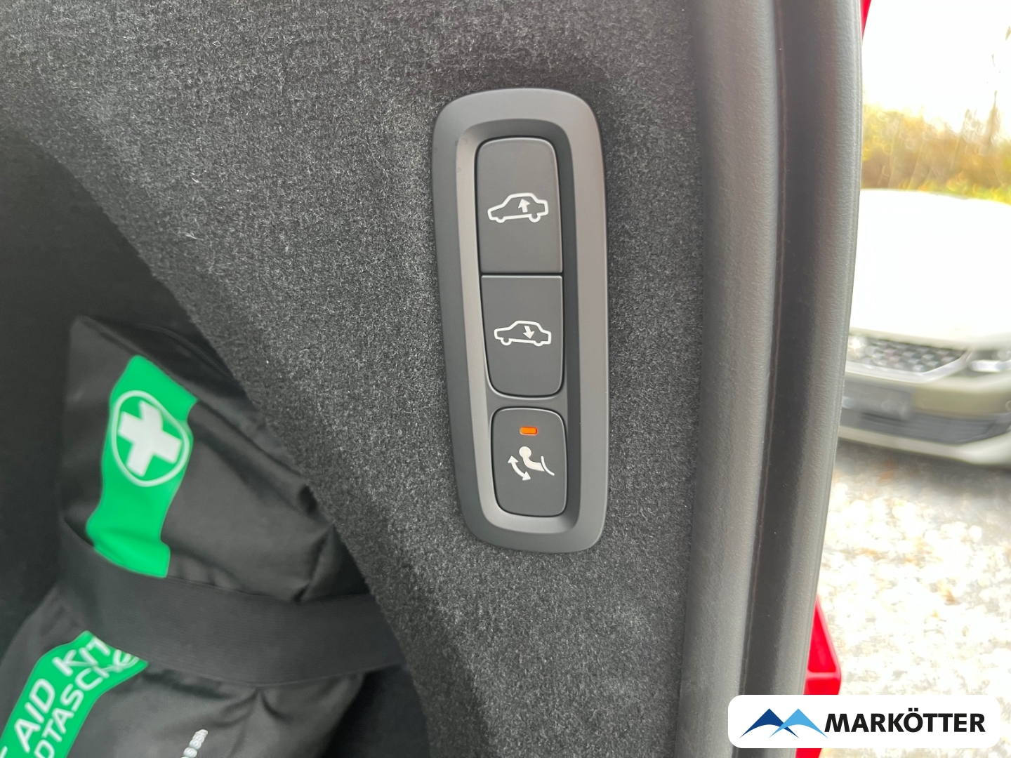 Fahrzeugabbildung Volvo XC90 T8 AWD Ultra Dark Recharge S-Dach/Luftfeder