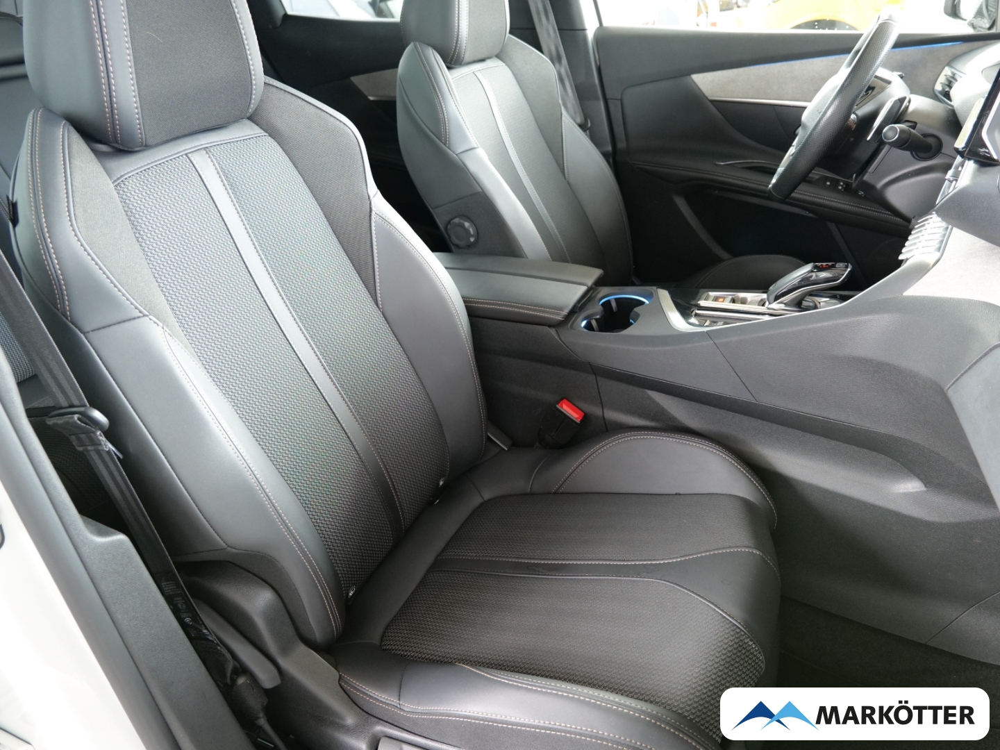 Fahrzeugabbildung Peugeot 3008 GT 1.2 PureTech 130 EU6d ab 1,99%/ ACC/PANO/BLIS/CAM