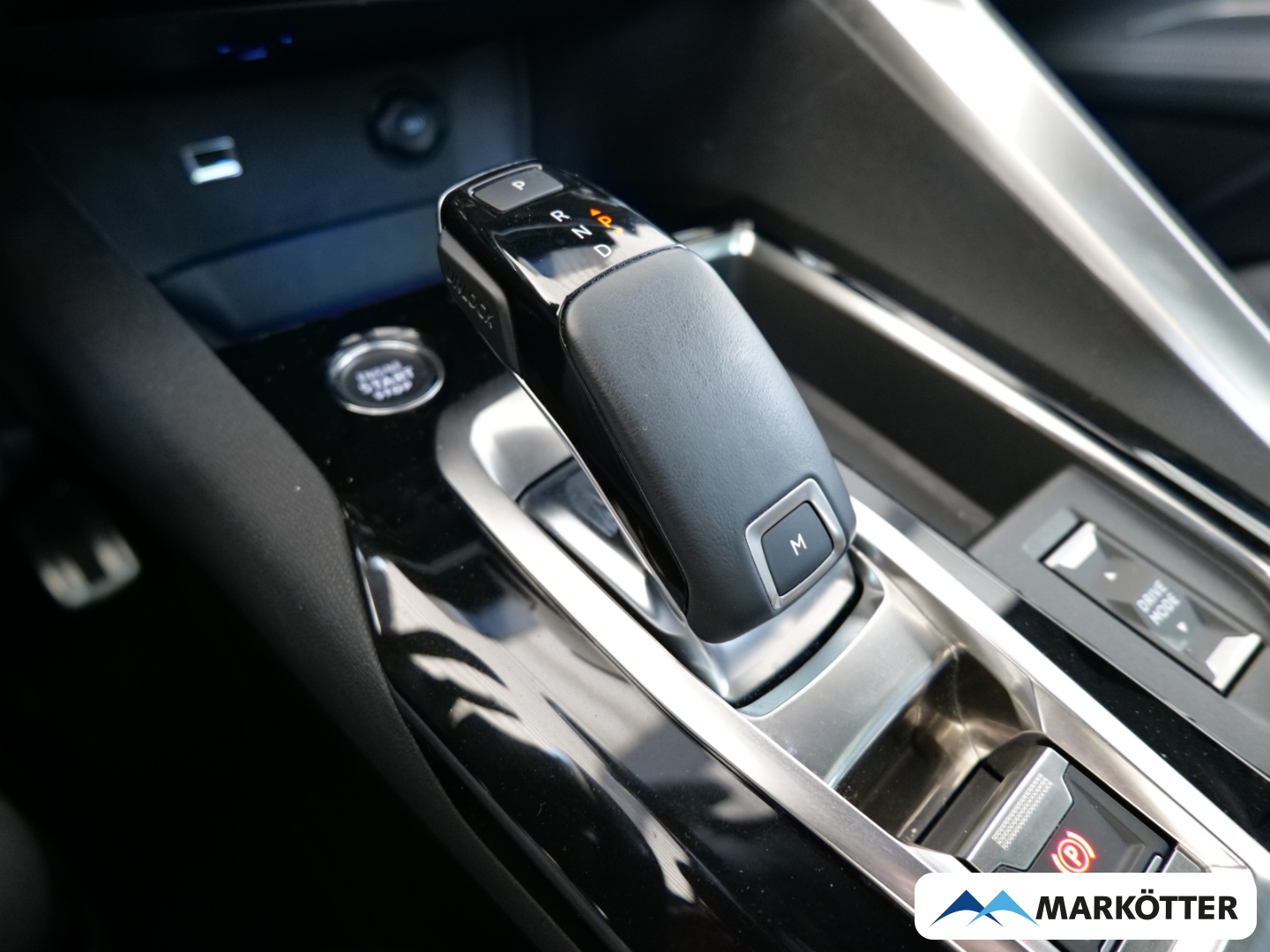 Fahrzeugabbildung Peugeot 3008 GT 1.2 PureTech 130 EU6d ab 1,99%/ ACC/PANO/BLIS/CAM