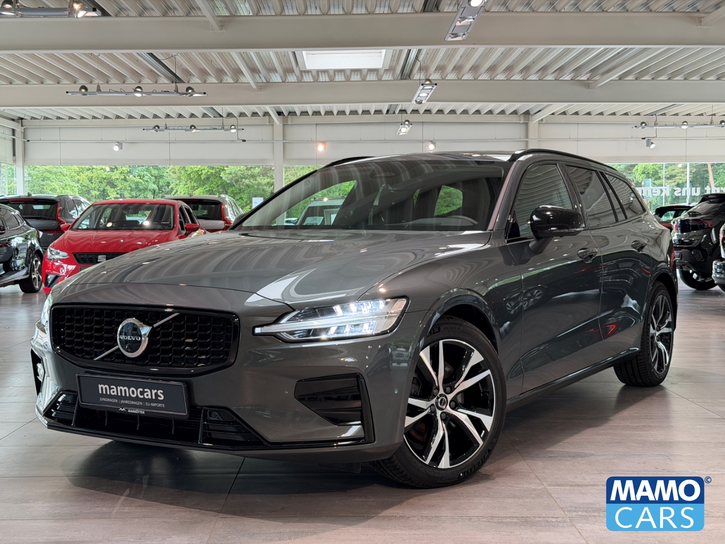 Fahrzeugabbildung Volvo V60 B4 Plus Dark ACC/BLIS/HUD/360°/PANO