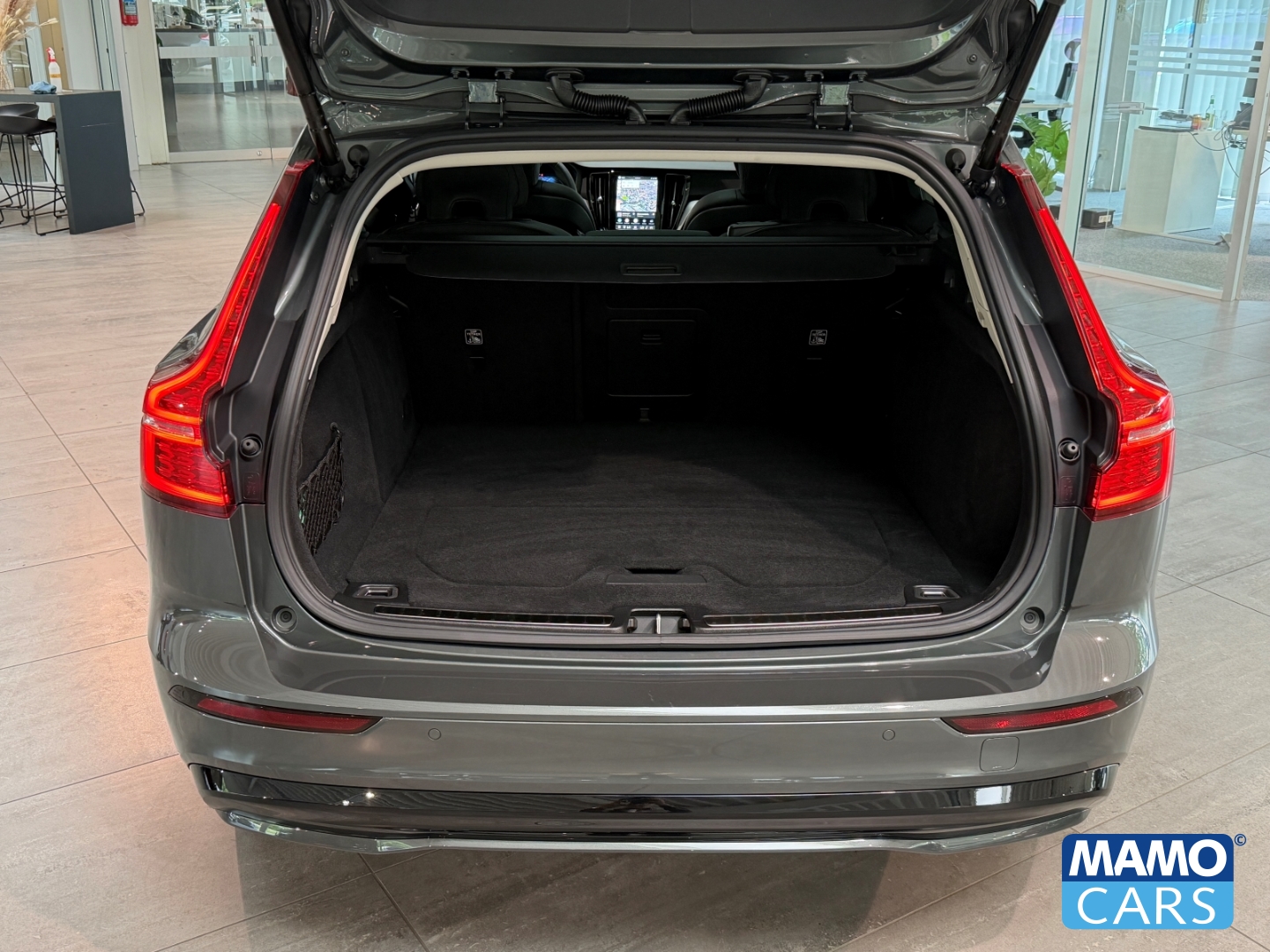 Fahrzeugabbildung Volvo V60 B4 Plus Dark ACC/BLIS/HUD/360°/PANO