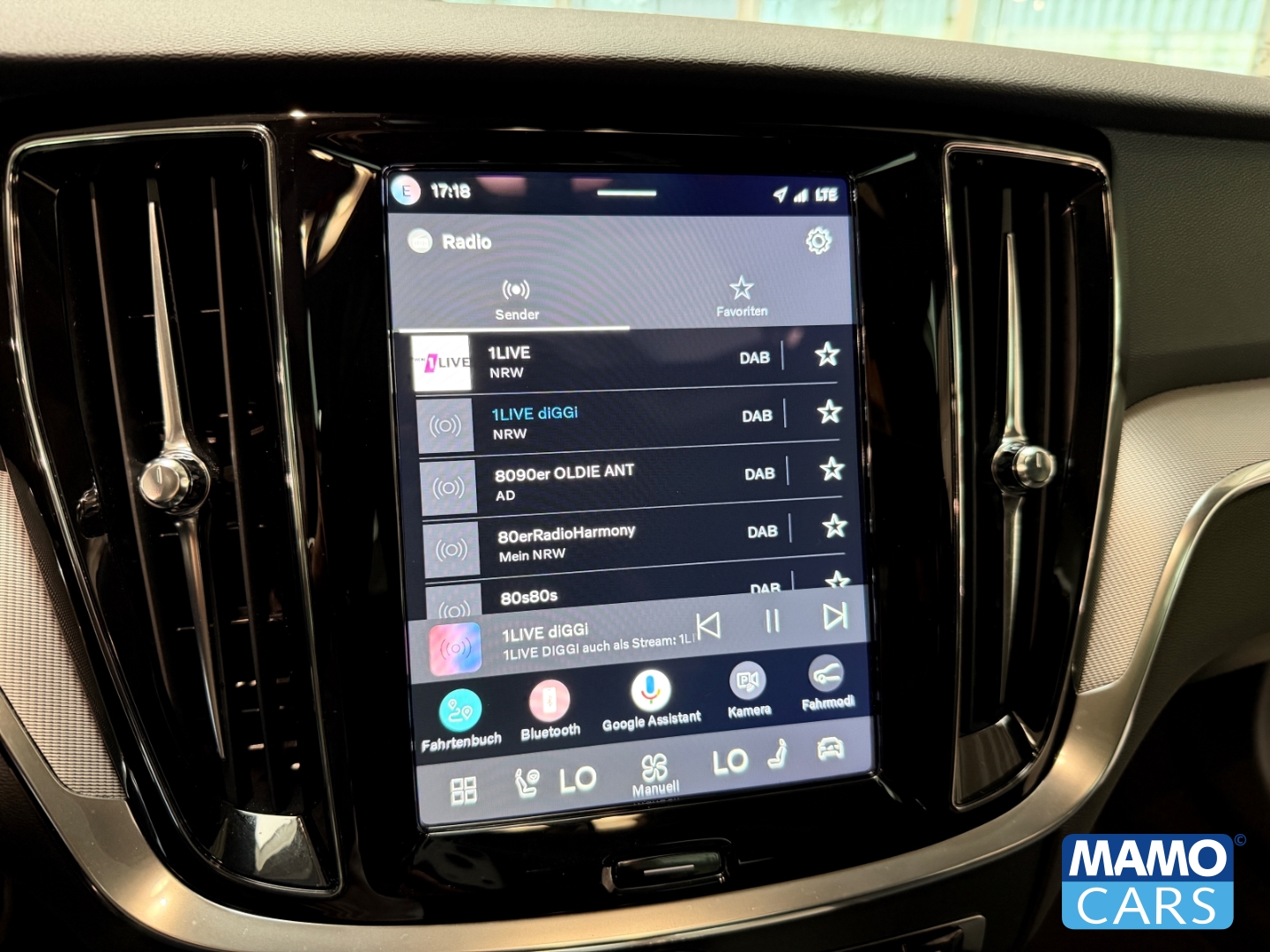 Fahrzeugabbildung Volvo V60 B4 Plus Dark ACC/BLIS/HUD/360°/PANO