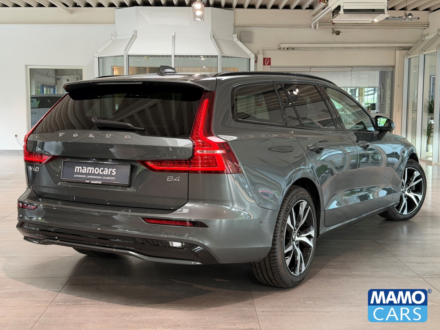 Fahrzeugabbildung Volvo V60 B4 Plus Dark ACC/BLIS/HUD/360°/PANO