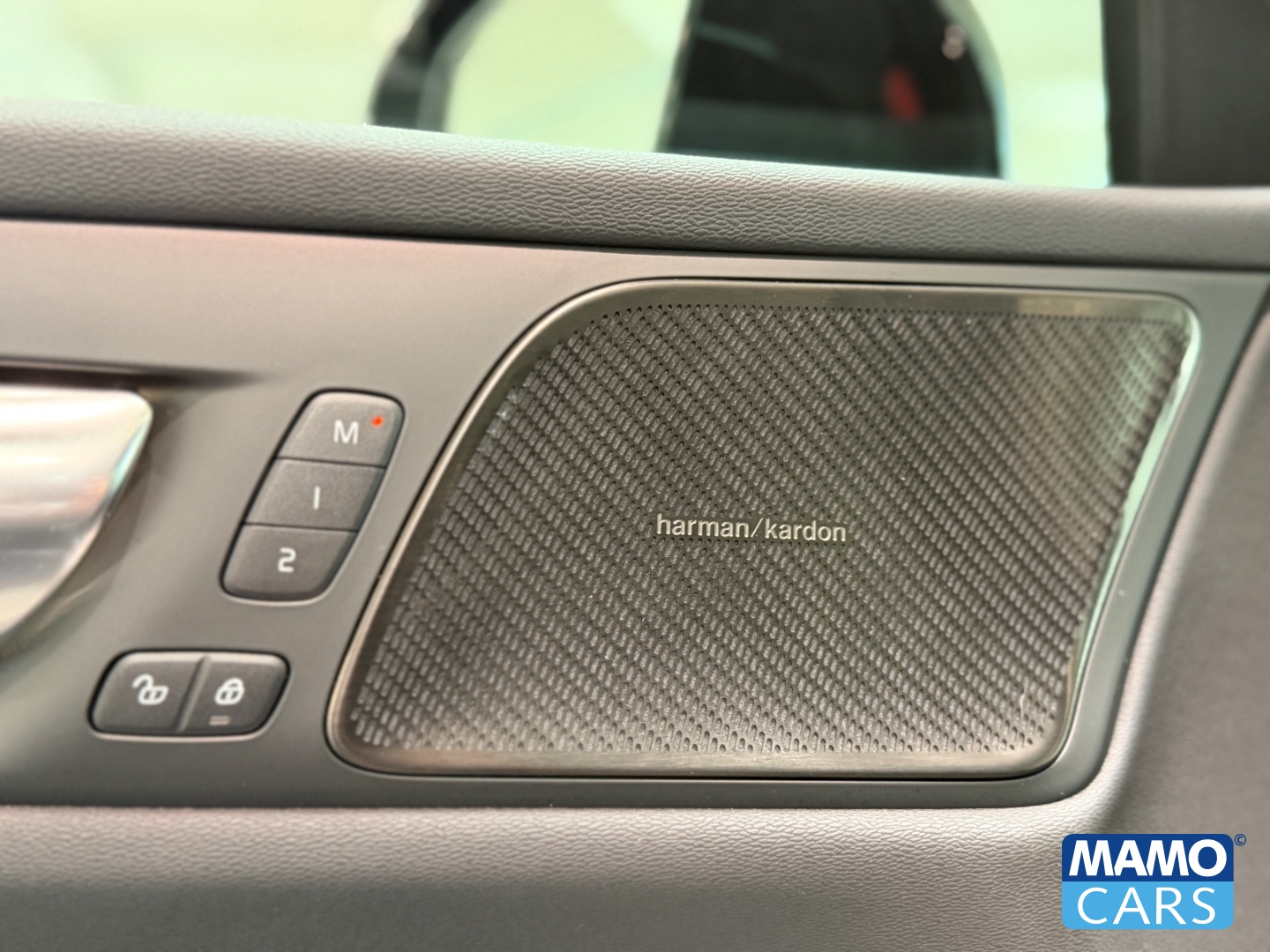 Fahrzeugabbildung Volvo V60 B4 Plus Dark ACC/BLIS/HUD/360°/PANO
