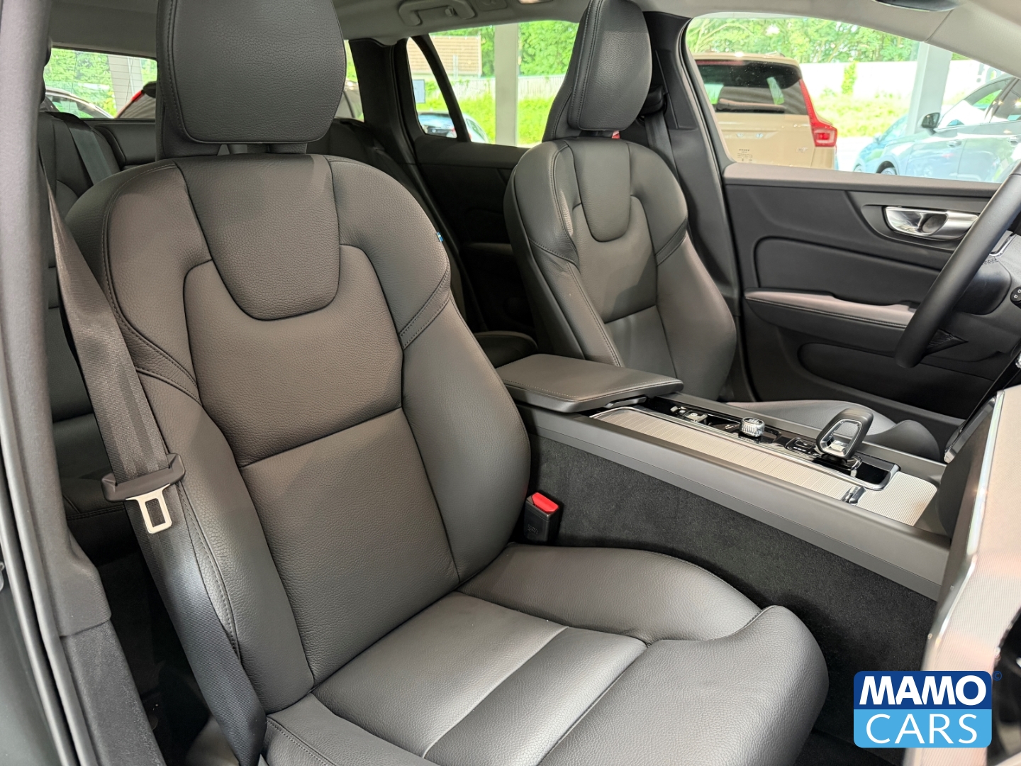 Fahrzeugabbildung Volvo V60 B4 Plus Dark ACC/BLIS/HUD/360°/PANO