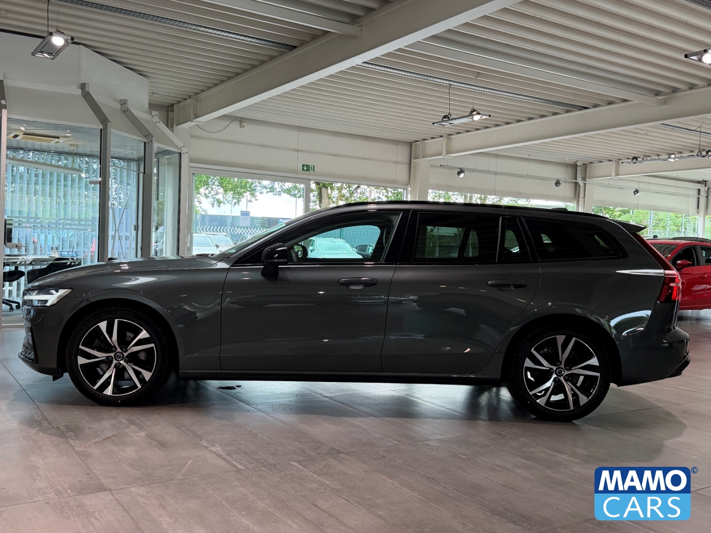 Fahrzeugabbildung Volvo V60 B4 Plus Dark ACC/BLIS/HUD/360°/PANO