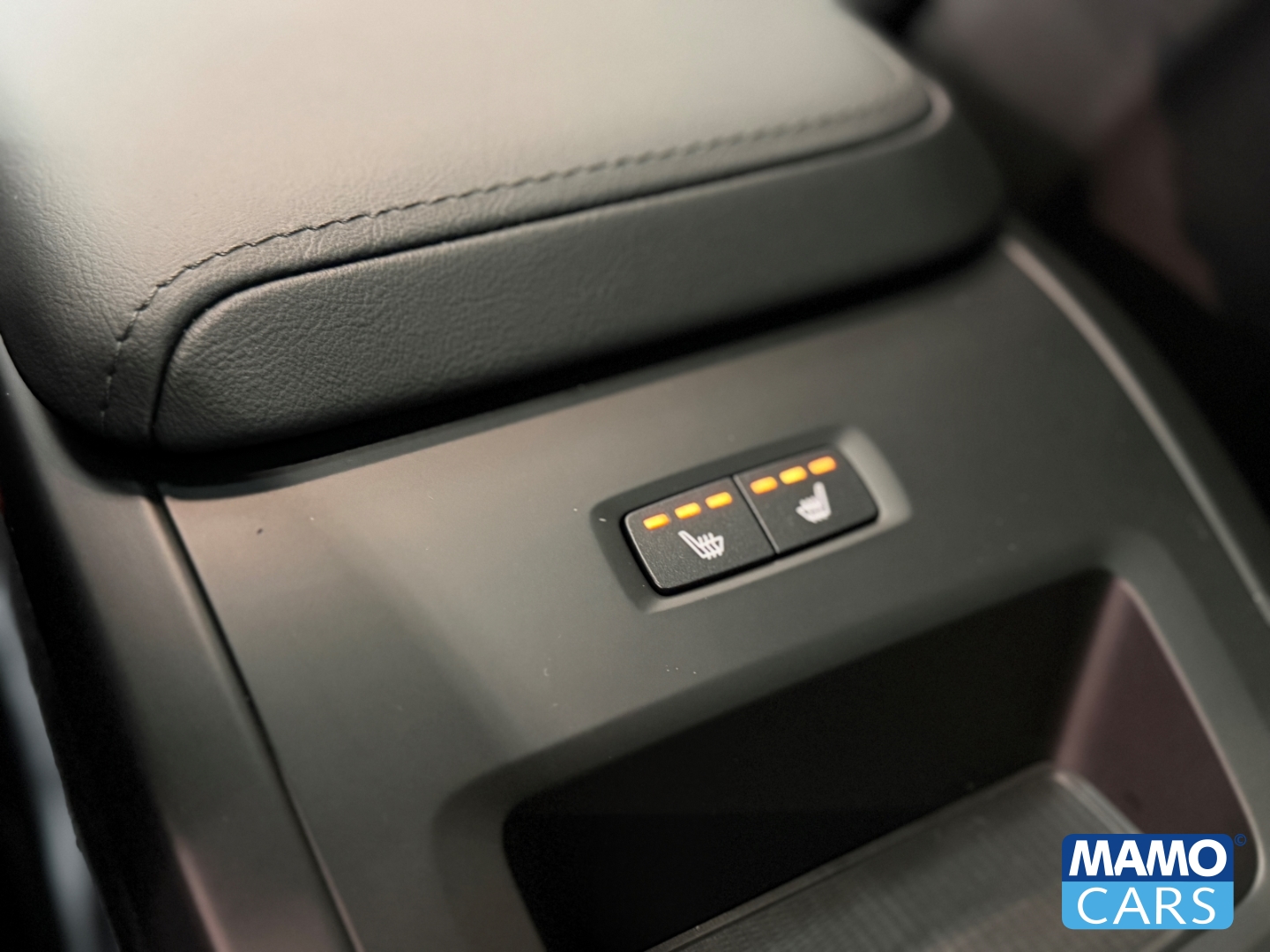 Fahrzeugabbildung Volvo V60 B4 Plus Dark ACC/BLIS/HUD/360°/PANO