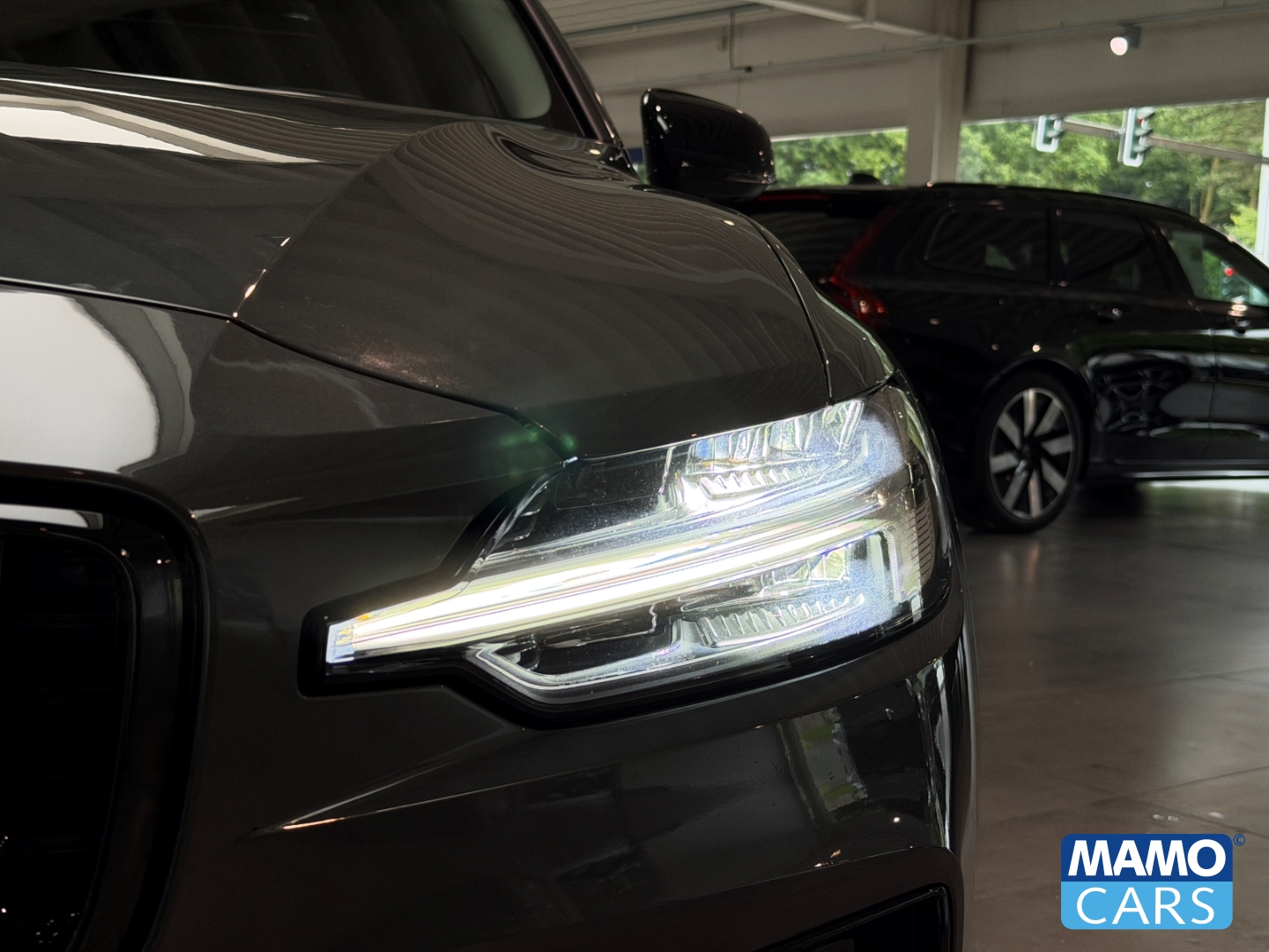 Fahrzeugabbildung Volvo V60 B4 Plus Dark ACC/BLIS/HUD/360°/PANO