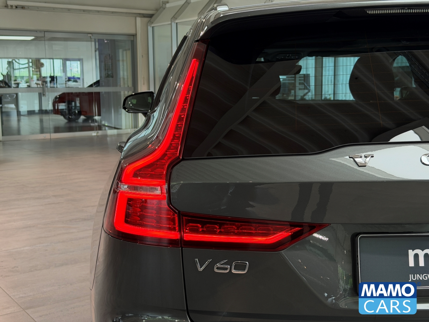 Fahrzeugabbildung Volvo V60 B4 Plus Dark ACC/BLIS/HUD/360°/PANO