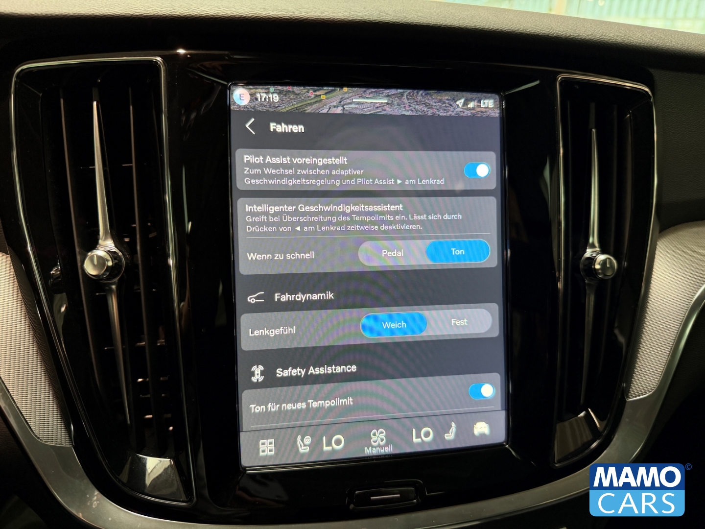 Fahrzeugabbildung Volvo V60 B4 Plus Dark ACC/BLIS/HUD/360°/PANO