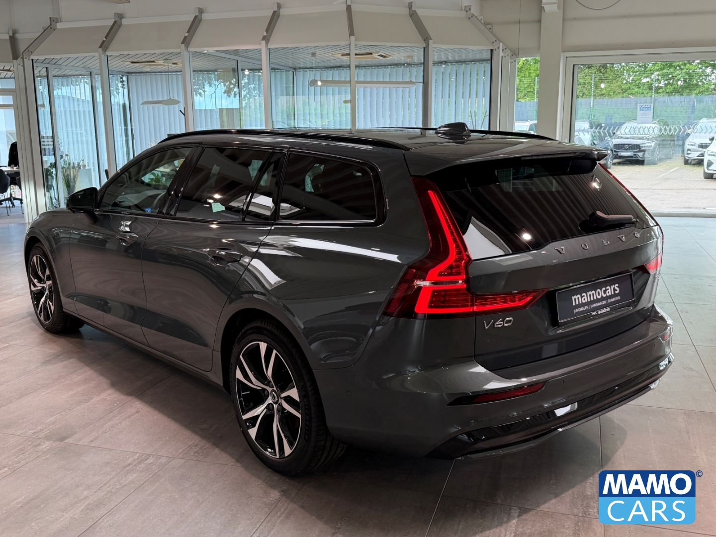 Fahrzeugabbildung Volvo V60 B4 Plus Dark ACC/BLIS/HUD/360°/PANO