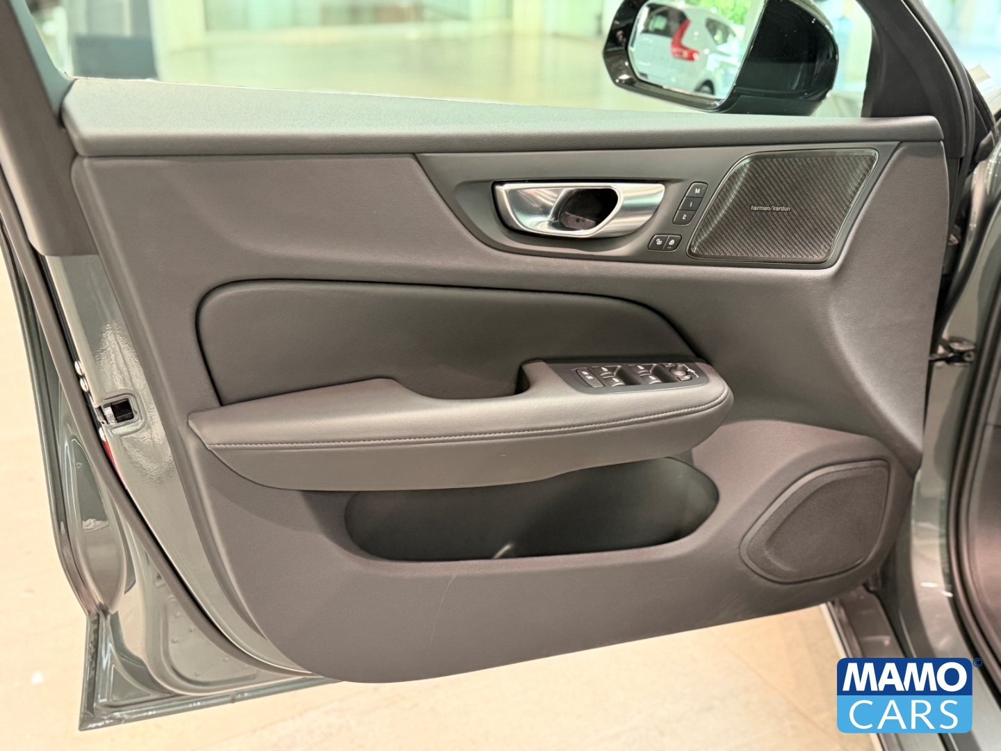 Fahrzeugabbildung Volvo V60 B4 Plus Dark ACC/BLIS/HUD/360°/PANO