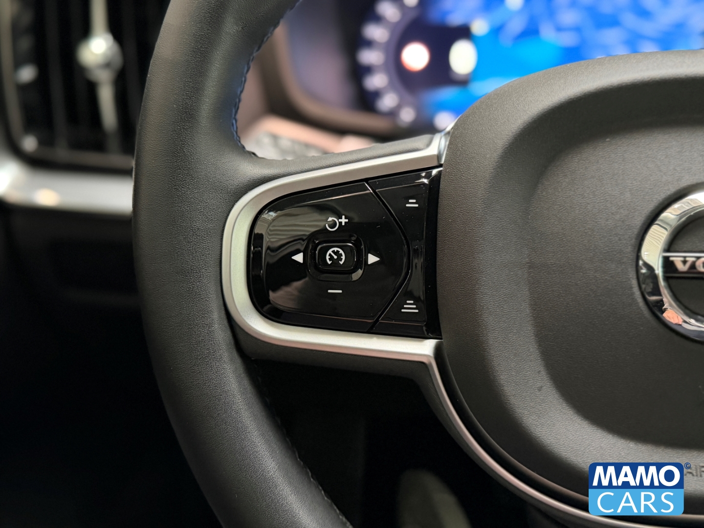 Fahrzeugabbildung Volvo V60 B4 Plus Dark ACC/BLIS/HUD/360°/PANO