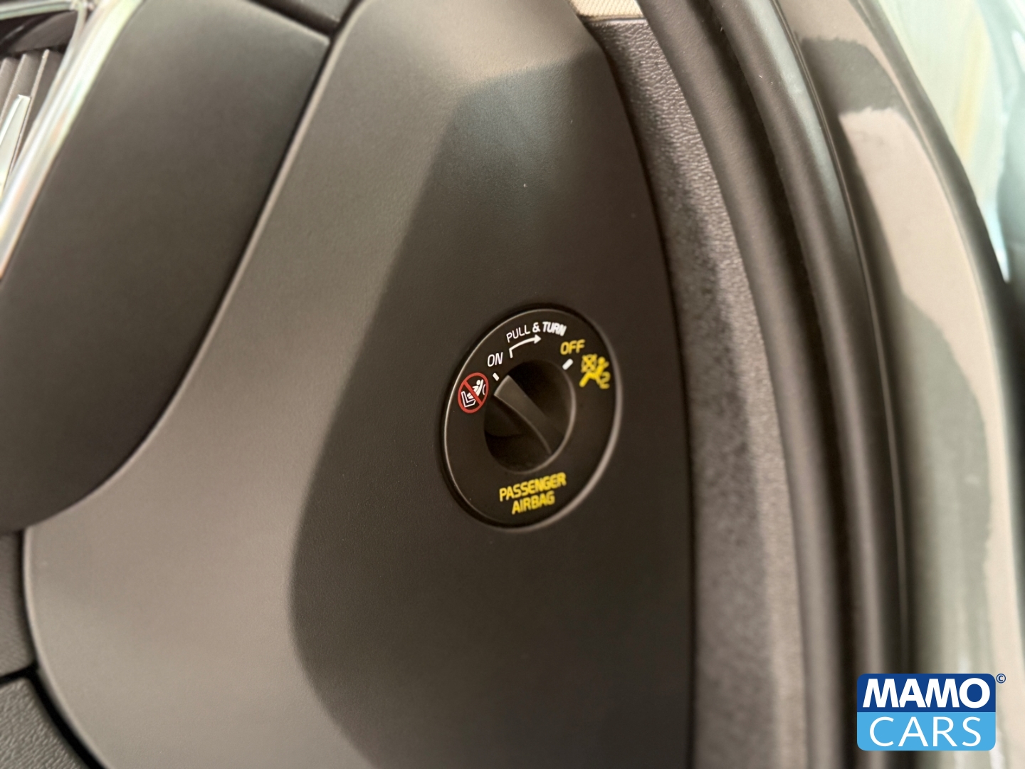 Fahrzeugabbildung Volvo V60 B4 Plus Dark ACC/BLIS/HUD/360°/PANO