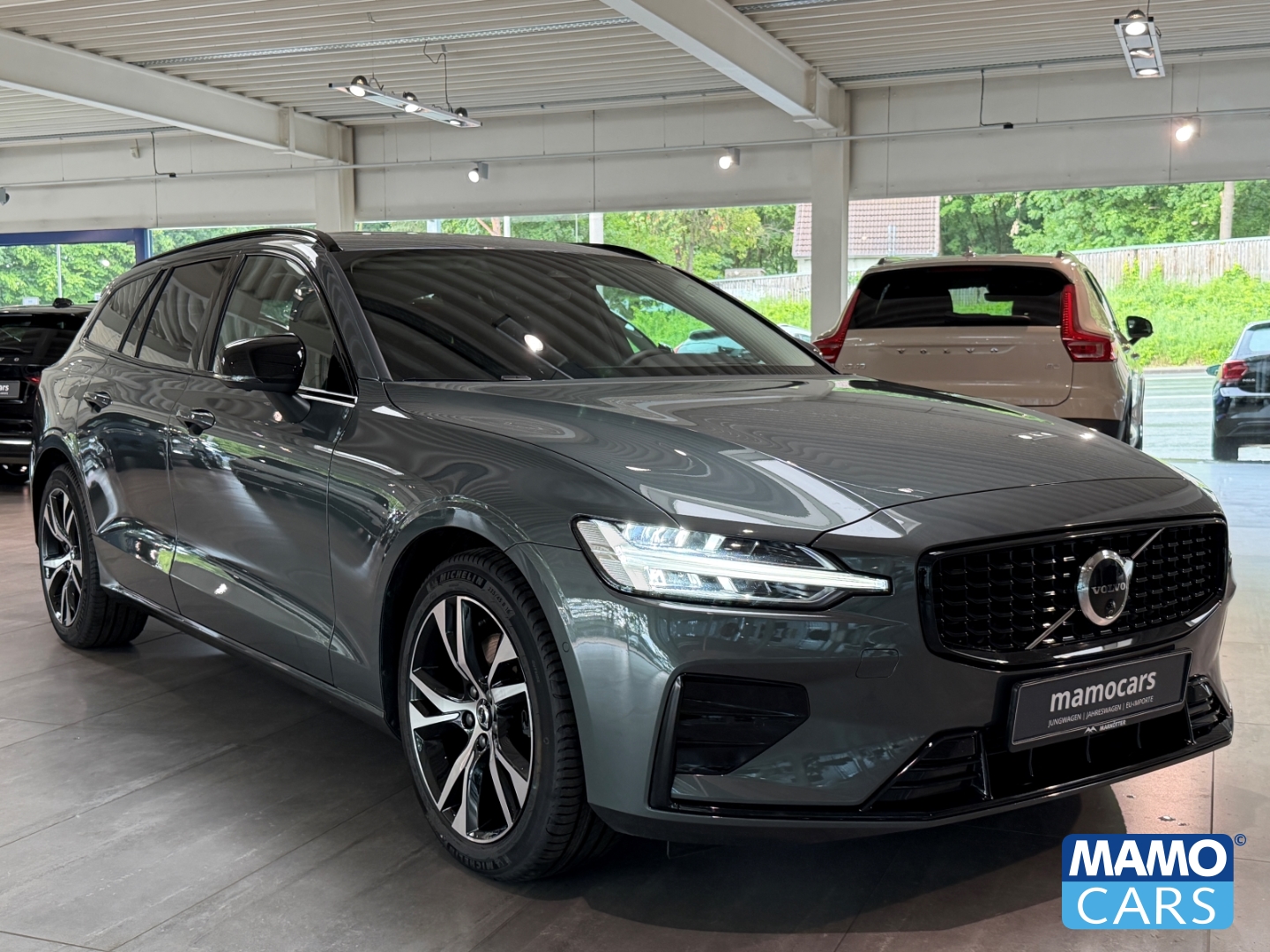 Fahrzeugabbildung Volvo V60 B4 Plus Dark ACC/BLIS/HUD/360°/PANO
