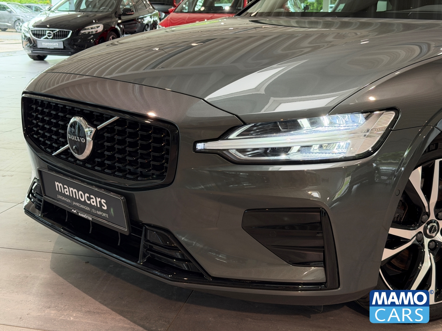 Fahrzeugabbildung Volvo V60 B4 Plus Dark ACC/BLIS/HUD/360°/PANO