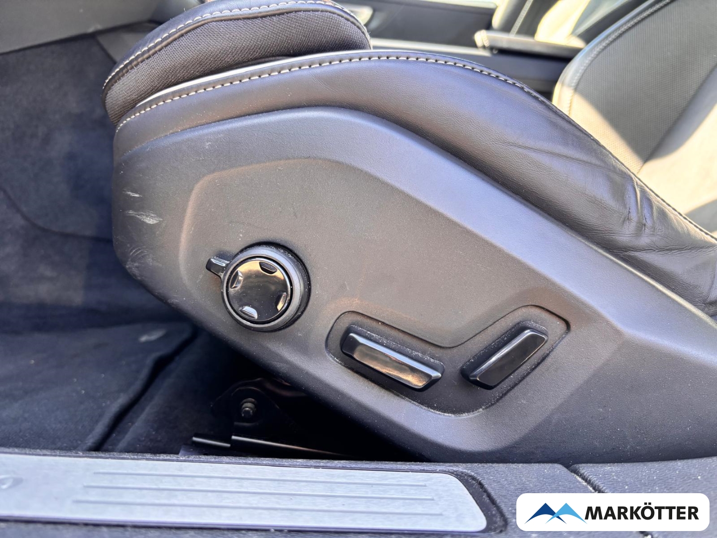 Fahrzeugabbildung Volvo V60 Cross Country B4 AWD Plus AHK/BLIS/CAM/SHZ/FHZ/MEMORY