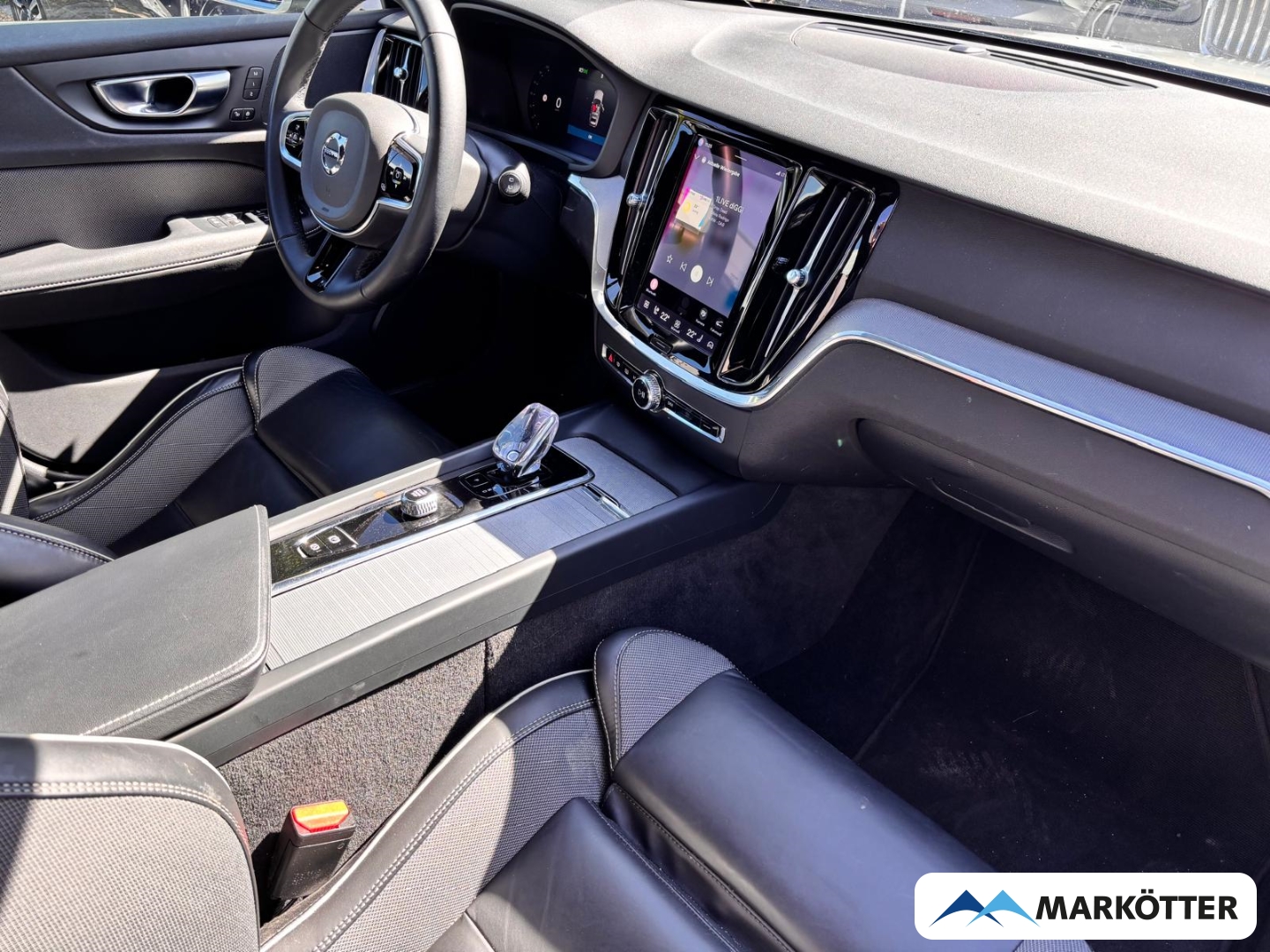 Fahrzeugabbildung Volvo V60 Cross Country B4 AWD Plus AHK/BLIS/CAM/SHZ/FHZ/MEMORY