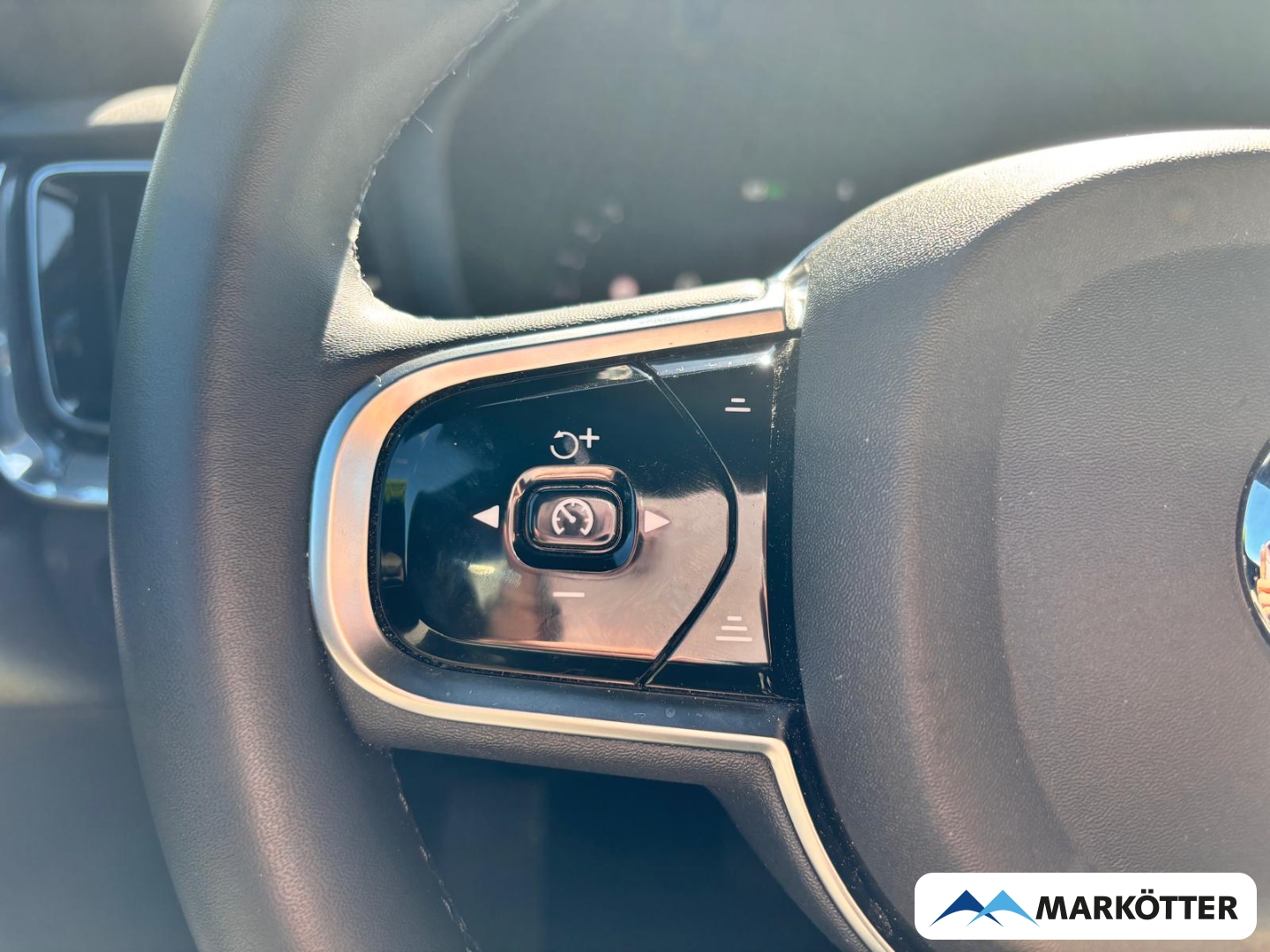 Fahrzeugabbildung Volvo V60 Cross Country B4 AWD Plus AHK/BLIS/CAM/SHZ/FHZ/MEMORY