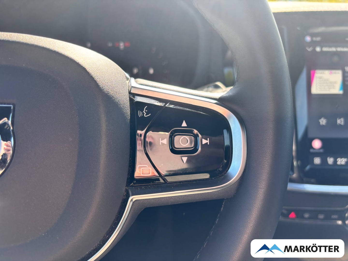 Fahrzeugabbildung Volvo V60 Cross Country B4 AWD Plus AHK/BLIS/CAM/SHZ/FHZ/MEMORY