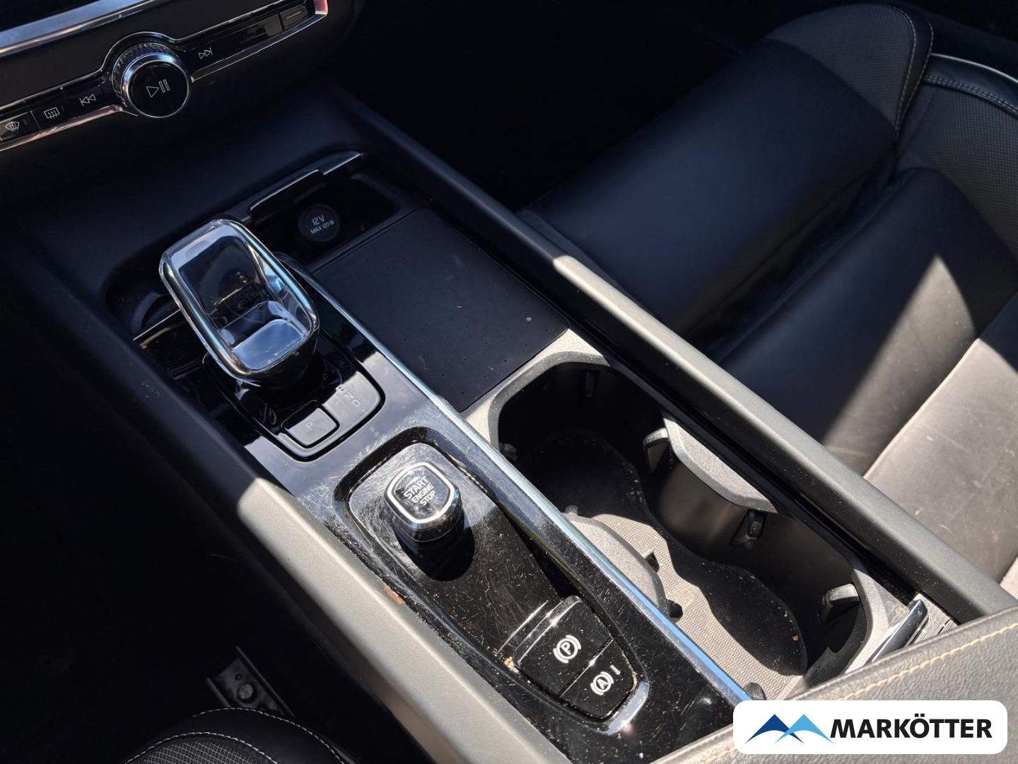 Fahrzeugabbildung Volvo V60 Cross Country B4 AWD Plus AHK/BLIS/CAM/SHZ/FHZ/MEMORY