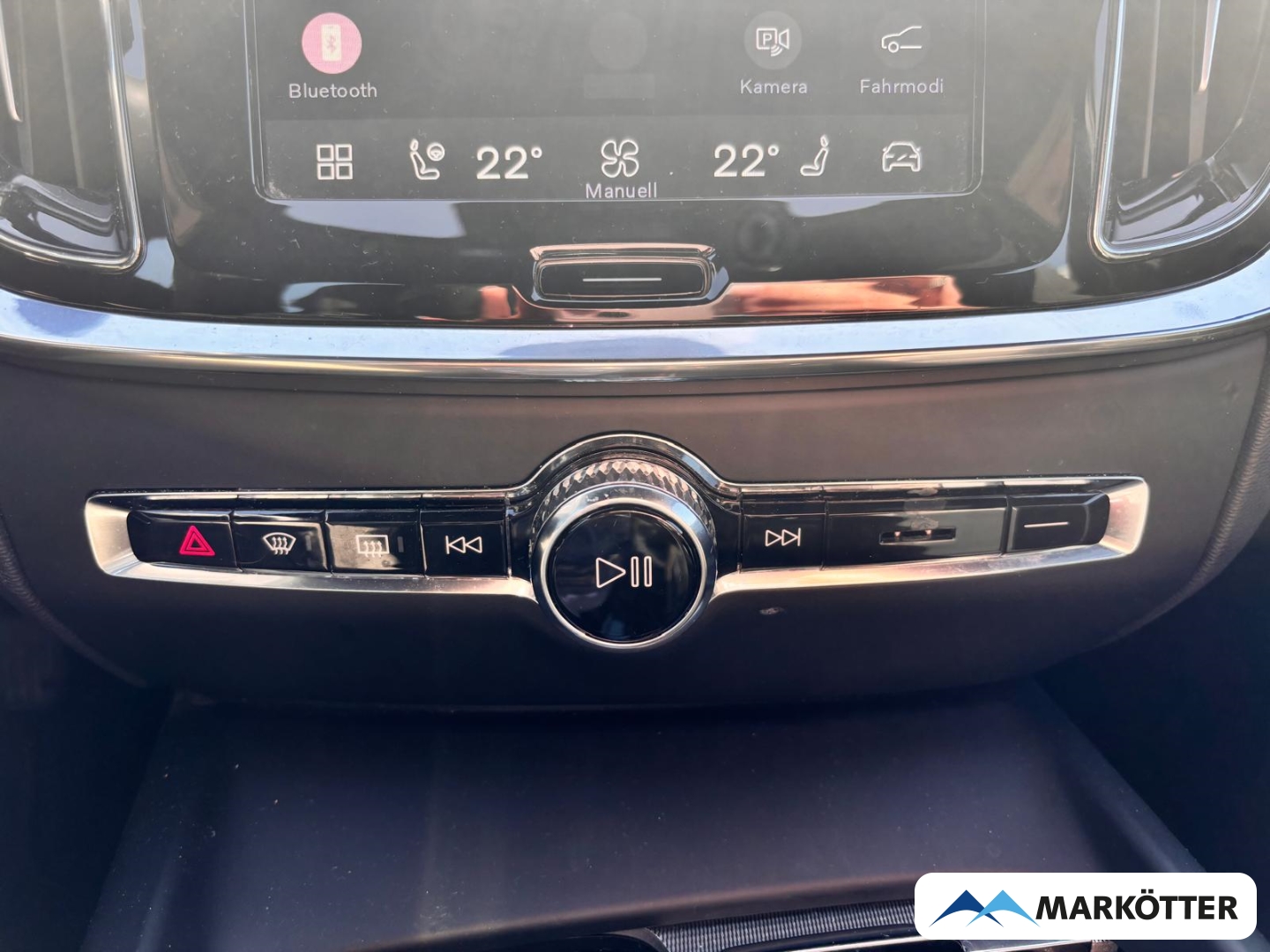 Fahrzeugabbildung Volvo V60 Cross Country B4 AWD Plus AHK/BLIS/CAM/SHZ/FHZ/MEMORY