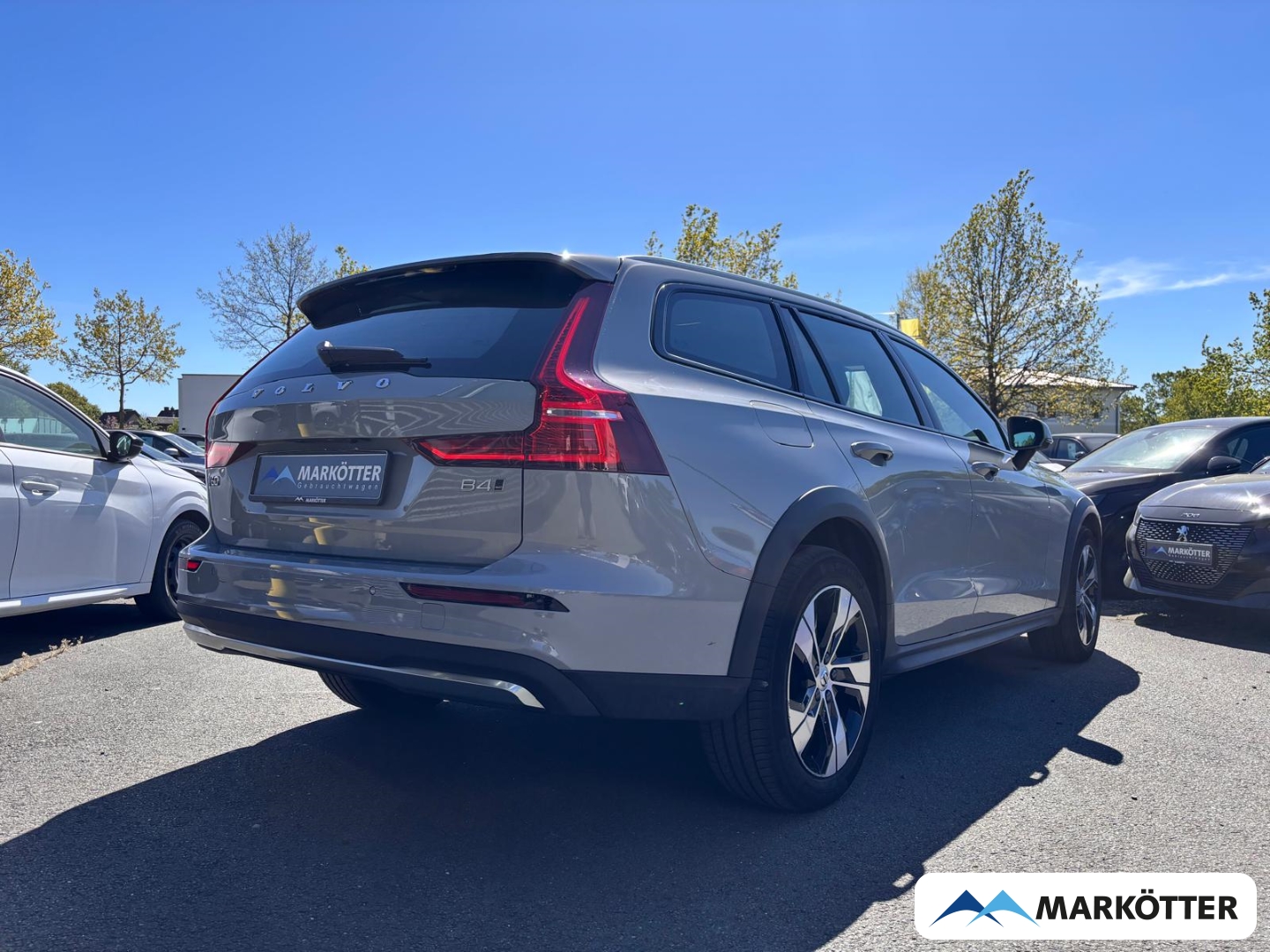 Fahrzeugabbildung Volvo V60 Cross Country B4 AWD Plus AHK/BLIS/CAM/SHZ/FHZ/MEMORY