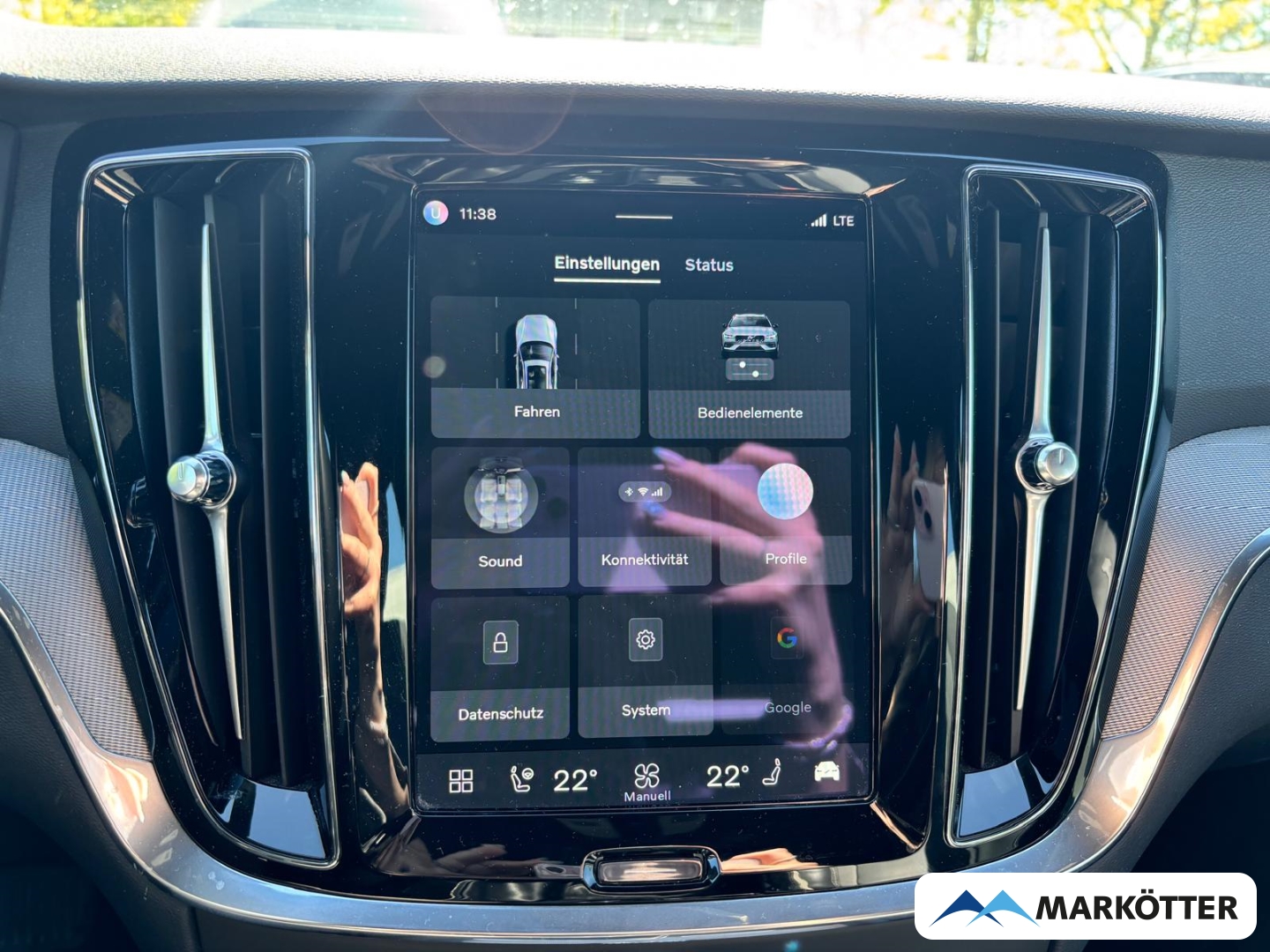 Fahrzeugabbildung Volvo V60 Cross Country B4 AWD Plus AHK/BLIS/CAM/SHZ/FHZ/MEMORY