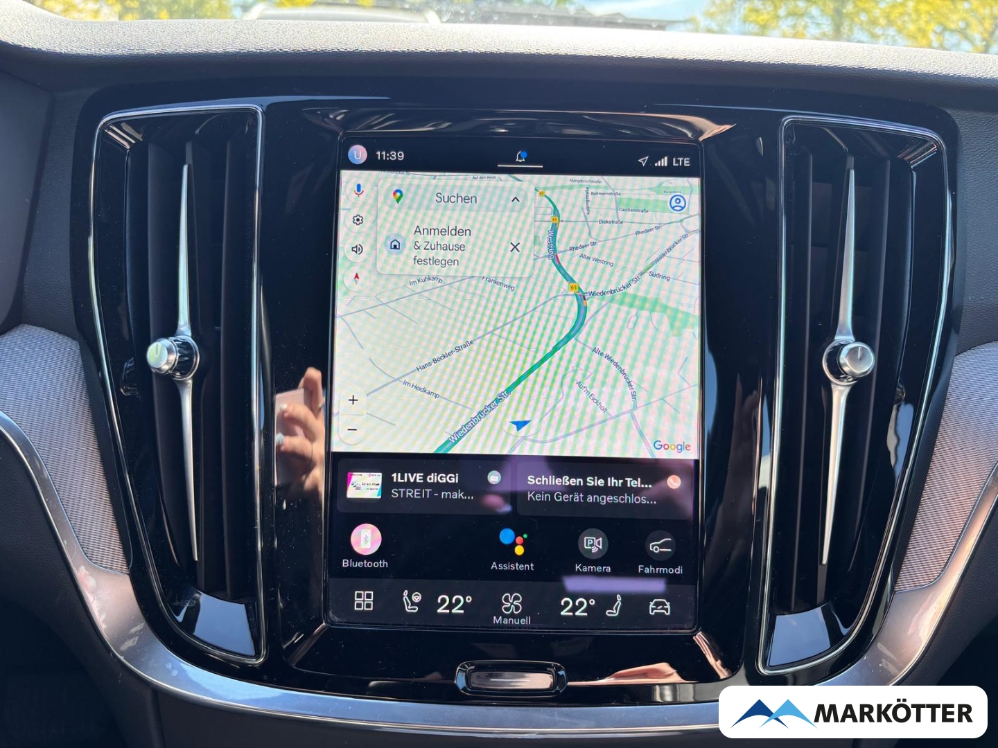 Fahrzeugabbildung Volvo V60 Cross Country B4 AWD Plus AHK/BLIS/CAM/SHZ/FHZ/MEMORY