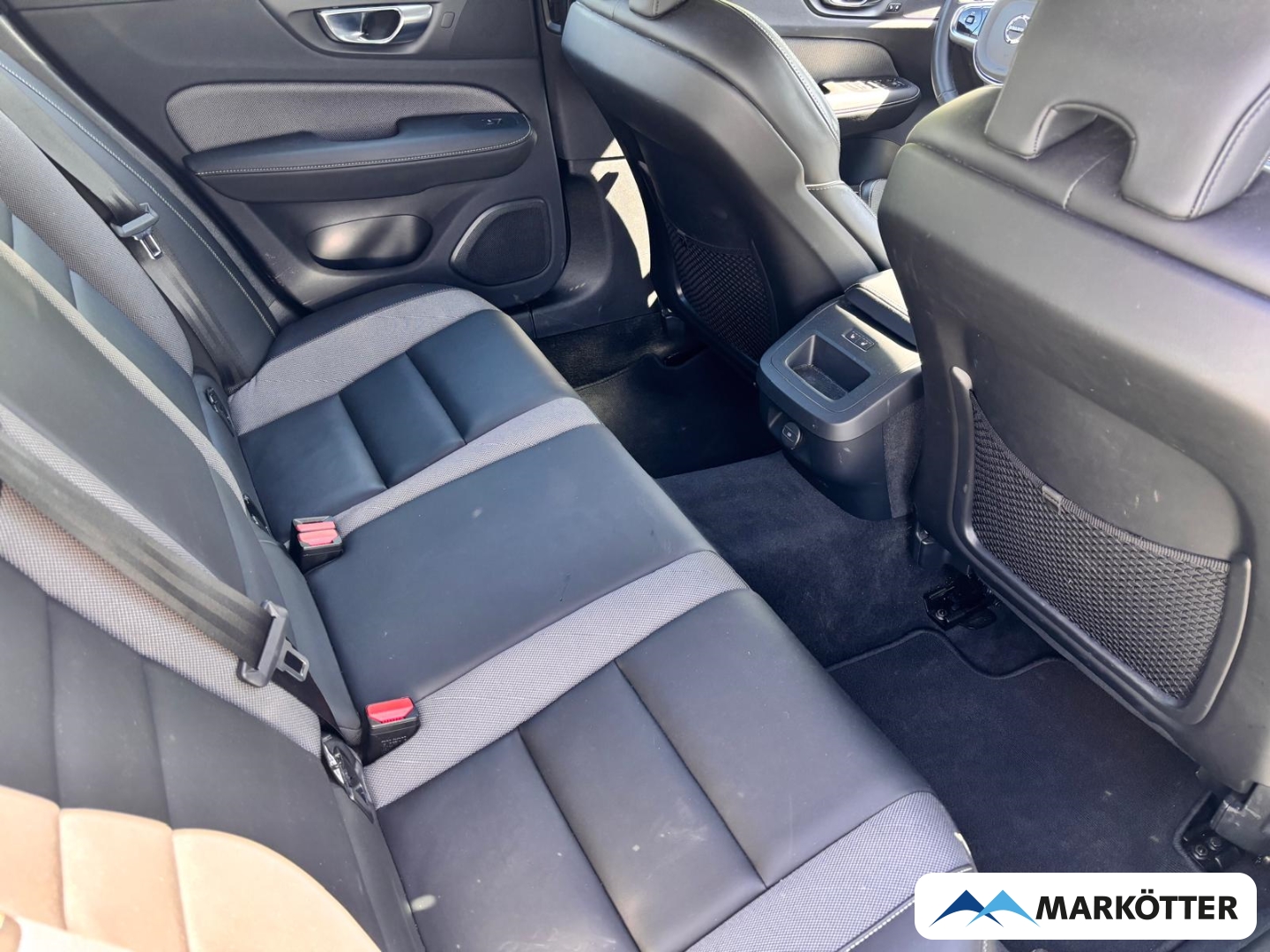 Fahrzeugabbildung Volvo V60 Cross Country B4 AWD Plus AHK/BLIS/CAM/SHZ/FHZ/MEMORY