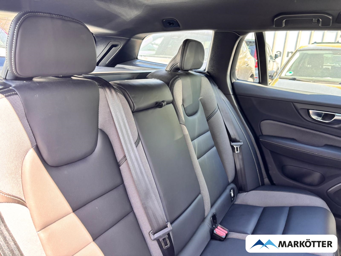 Fahrzeugabbildung Volvo V60 Cross Country B4 AWD Plus AHK/BLIS/CAM/SHZ/FHZ/MEMORY