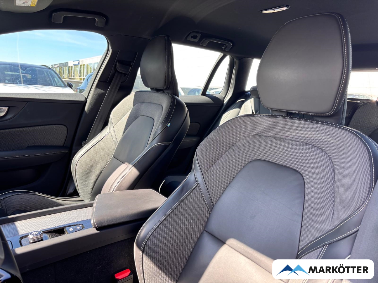 Fahrzeugabbildung Volvo V60 Cross Country B4 AWD Plus AHK/BLIS/CAM/SHZ/FHZ/MEMORY