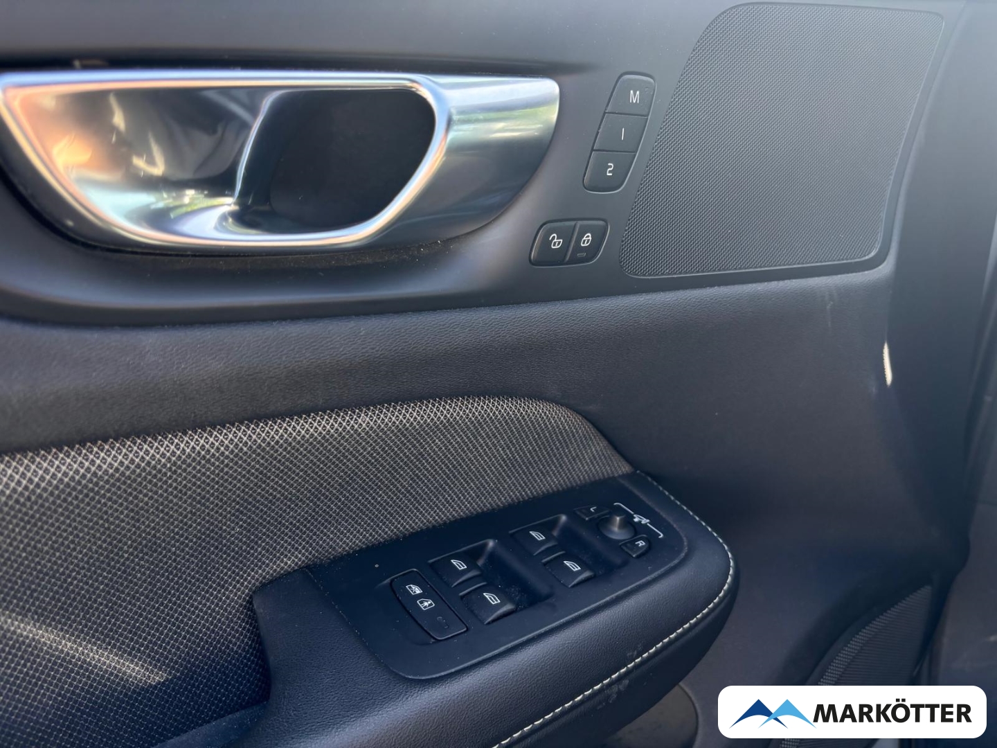 Fahrzeugabbildung Volvo V60 Cross Country B4 AWD Plus AHK/BLIS/CAM/SHZ/FHZ/MEMORY