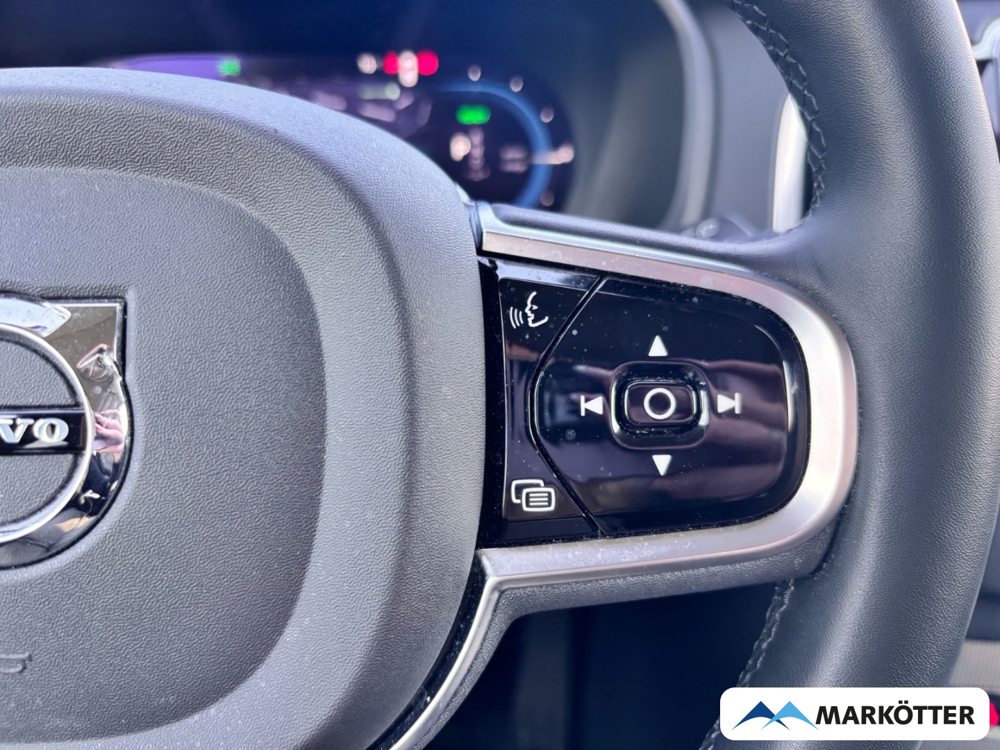Fahrzeugabbildung Volvo XC90 T8 AWD Plus Dark Recharge 7-Sitzer ACC/AHK