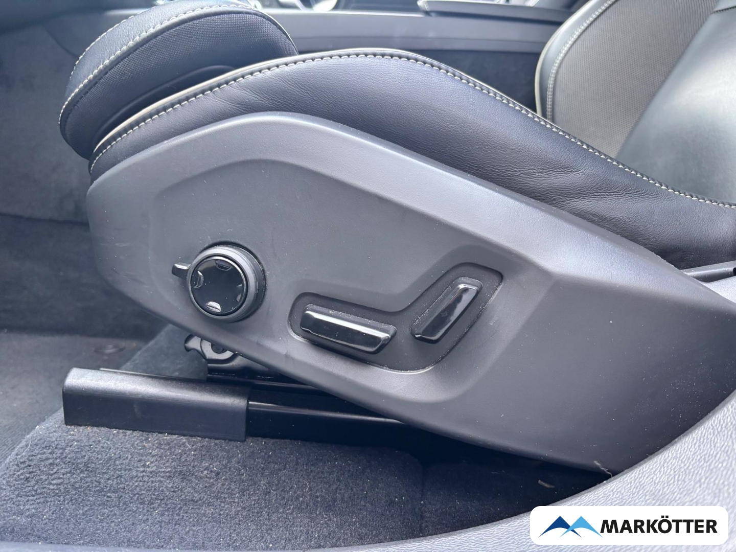 Fahrzeugabbildung Volvo XC60 T8 AWD Ultimate Dark Recharge ACC/AHK/HUD