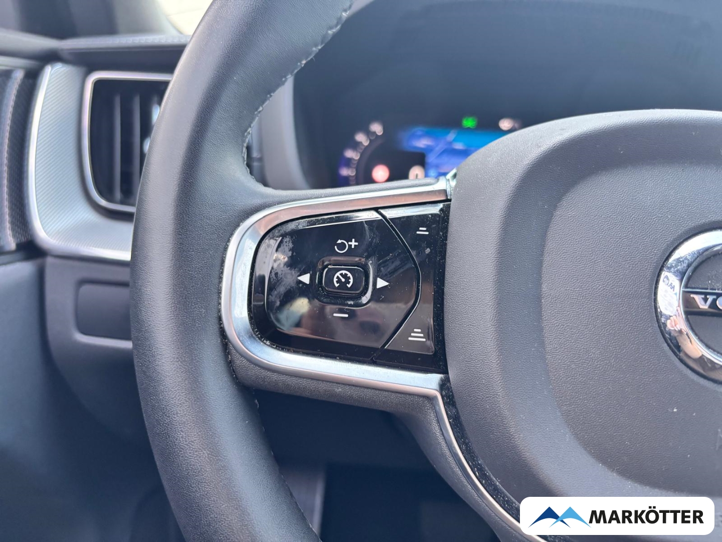 Fahrzeugabbildung Volvo XC60 T8 AWD Ultimate Dark Recharge ACC/AHK/HUD