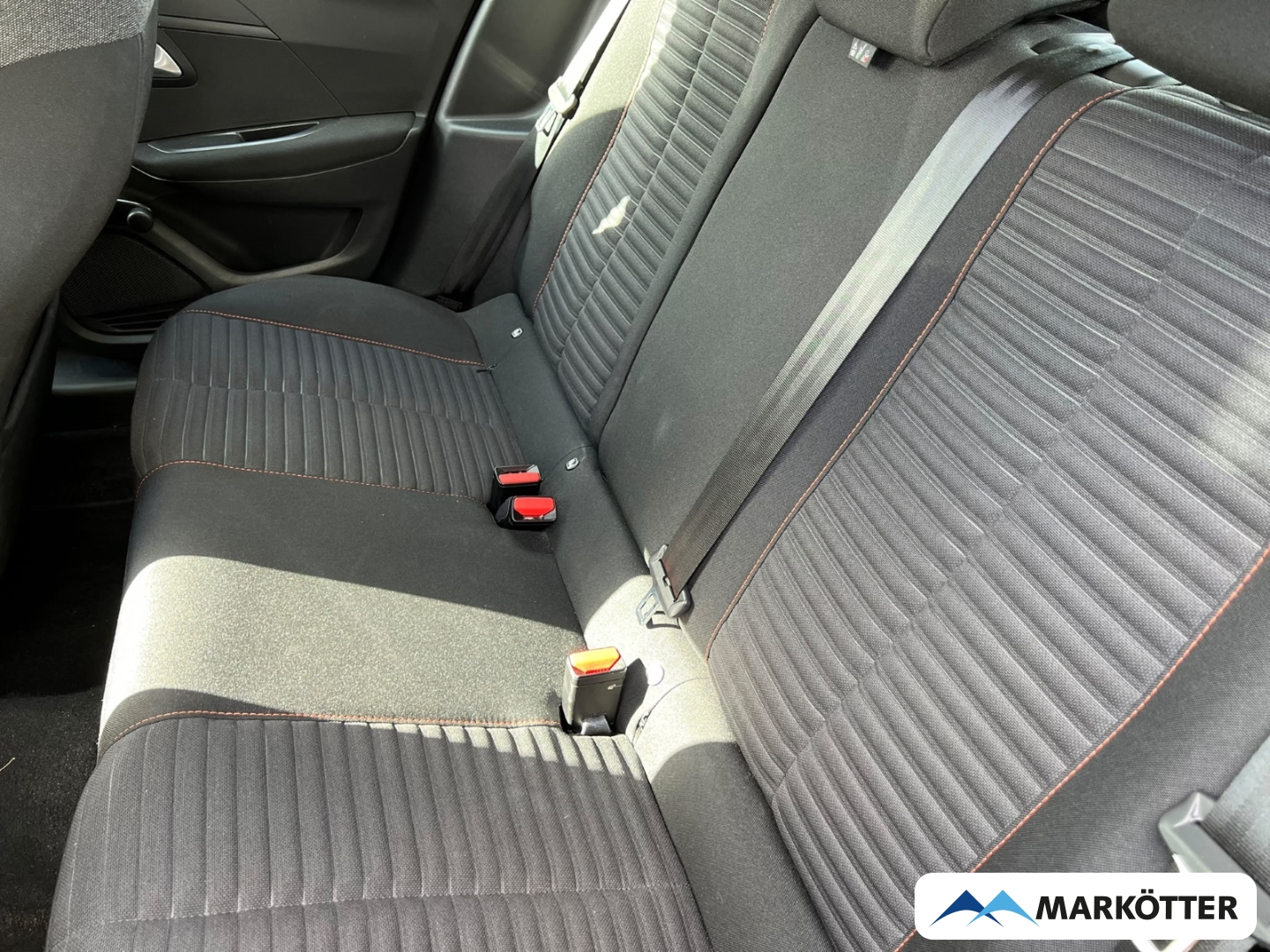 Fahrzeugabbildung Peugeot 208 1.2 Active Pack CARPLAY/DAB/KLIMA/LED/SH/TEMP