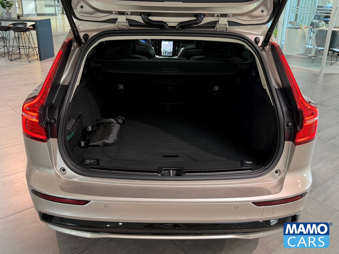 Fahrzeugabbildung Volvo V60 B4 Plus Dark PANO/360°/HUD/BLIS/ACC/