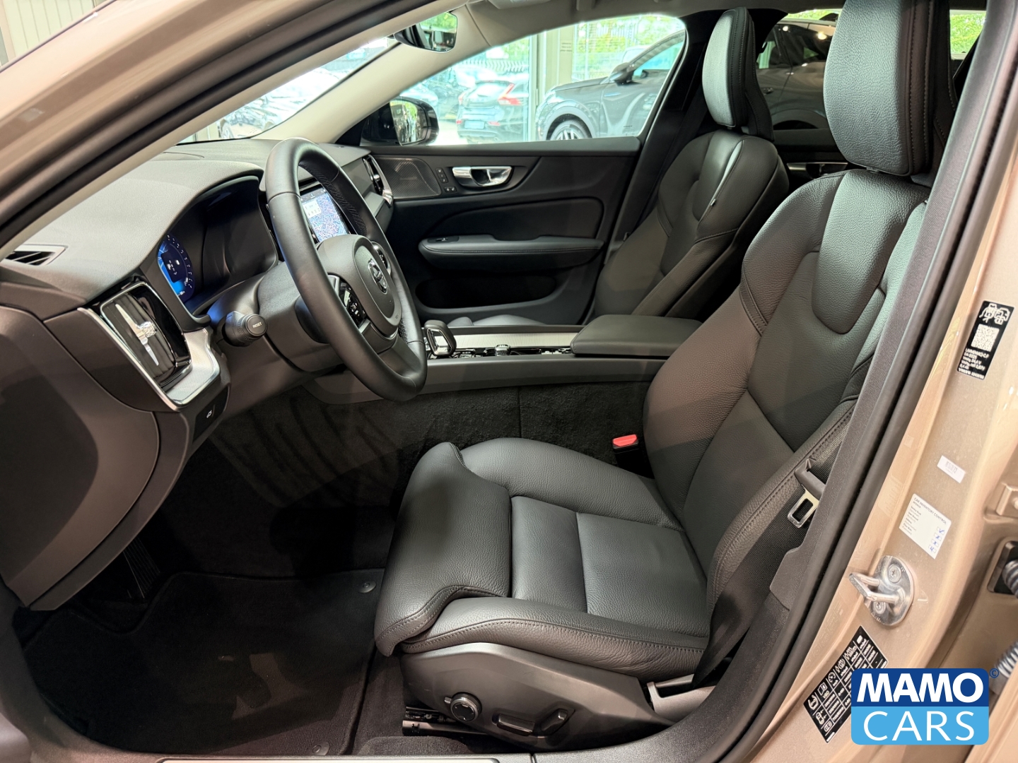 Fahrzeugabbildung Volvo V60 B4 Plus Dark PANO/360°/HUD/BLIS/ACC/