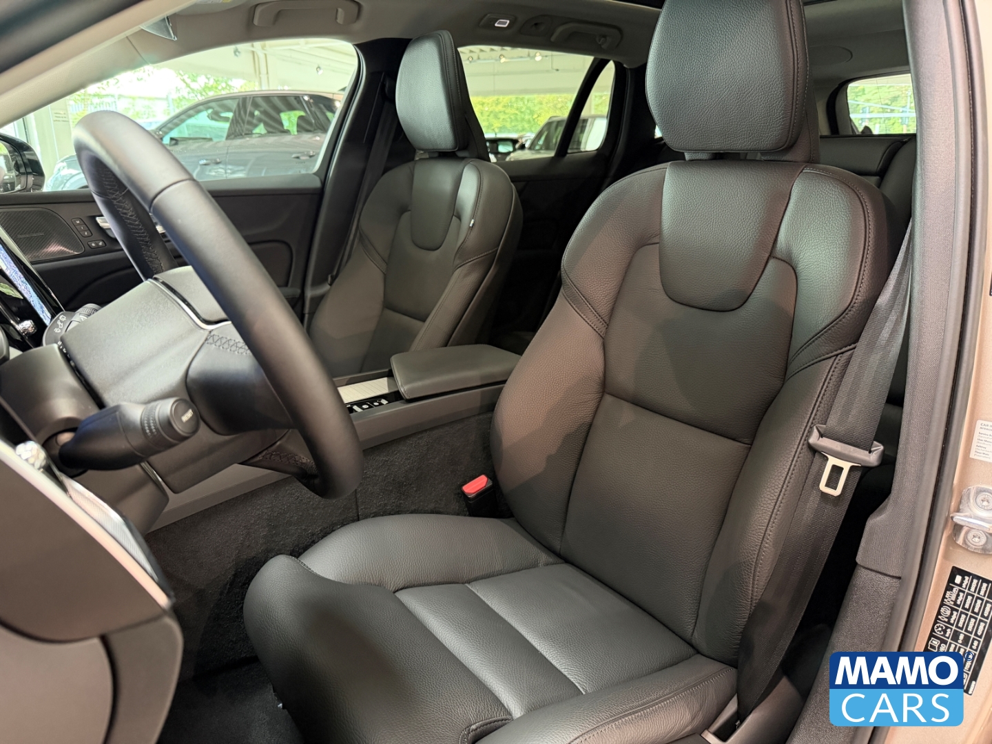 Fahrzeugabbildung Volvo V60 B4 Plus Dark PANO/360°/HUD/BLIS/ACC/