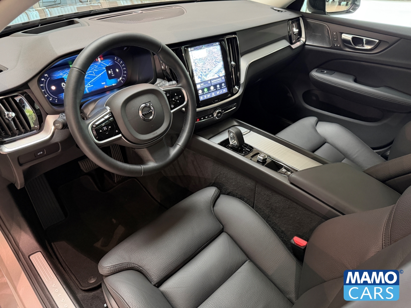 Fahrzeugabbildung Volvo V60 B4 Plus Dark PANO/360°/HUD/BLIS/ACC/
