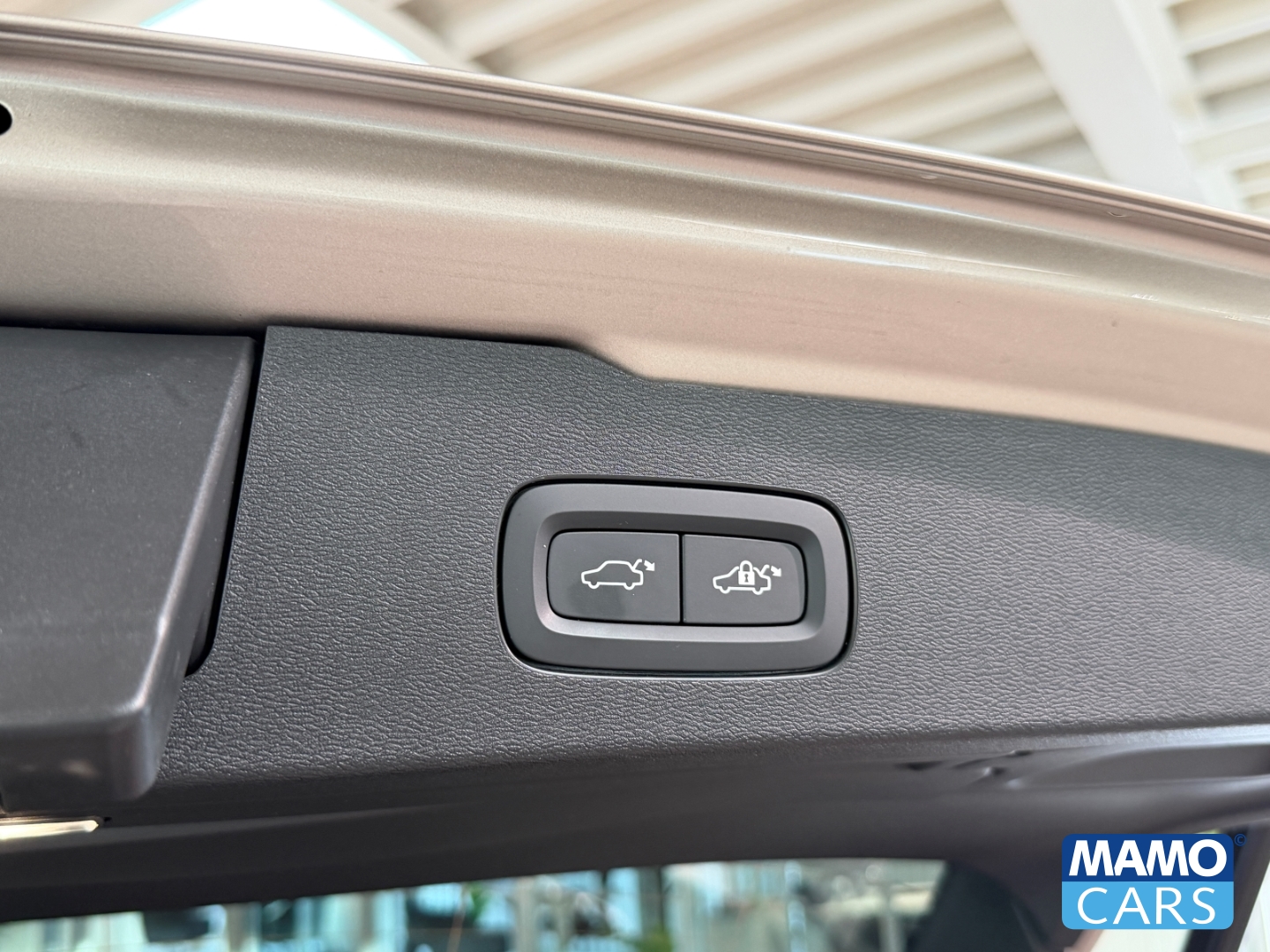 Fahrzeugabbildung Volvo V60 B4 Plus Dark PANO/360°/HUD/BLIS/ACC/