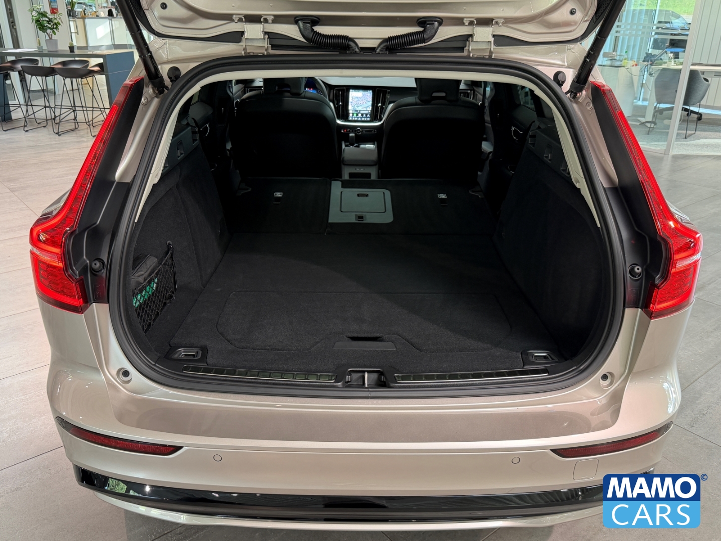 Fahrzeugabbildung Volvo V60 B4 Plus Dark PANO/360°/HUD/BLIS/ACC/